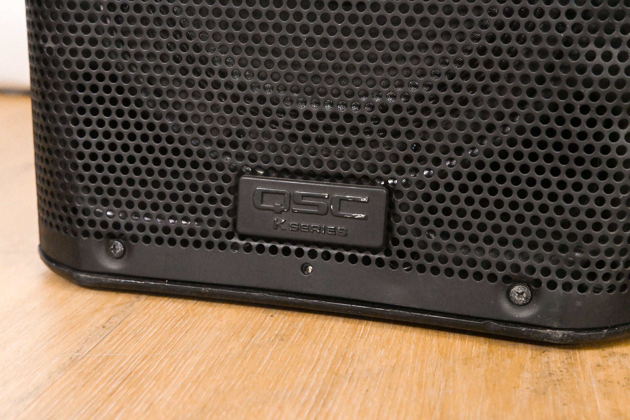 QSC K8 8" Two-Way 1000 Watt Powered Portable Loudspeaker (PAIR)