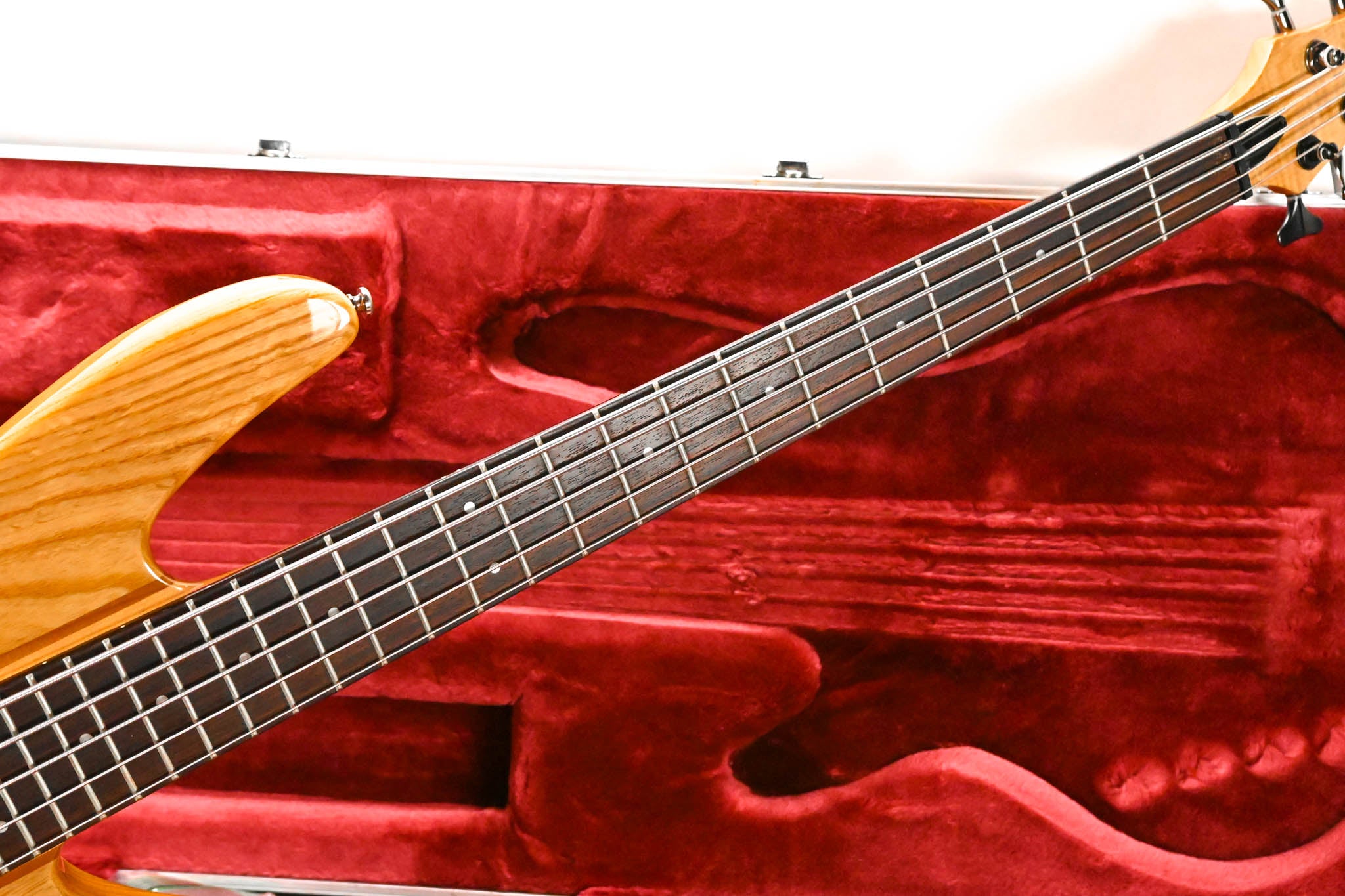 Ibanez SOUNDGEAR SRX705 5 String Standard Bass Guitar w/ Hard Case