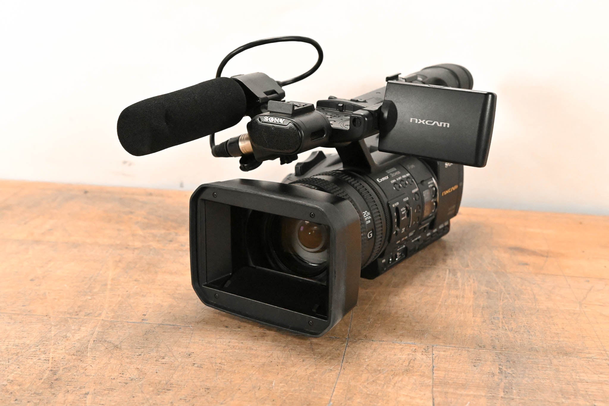 Sony HXR-NX5U NXCAM Professional Camcorder w/ ECM-XM1 Shotgun Microphone