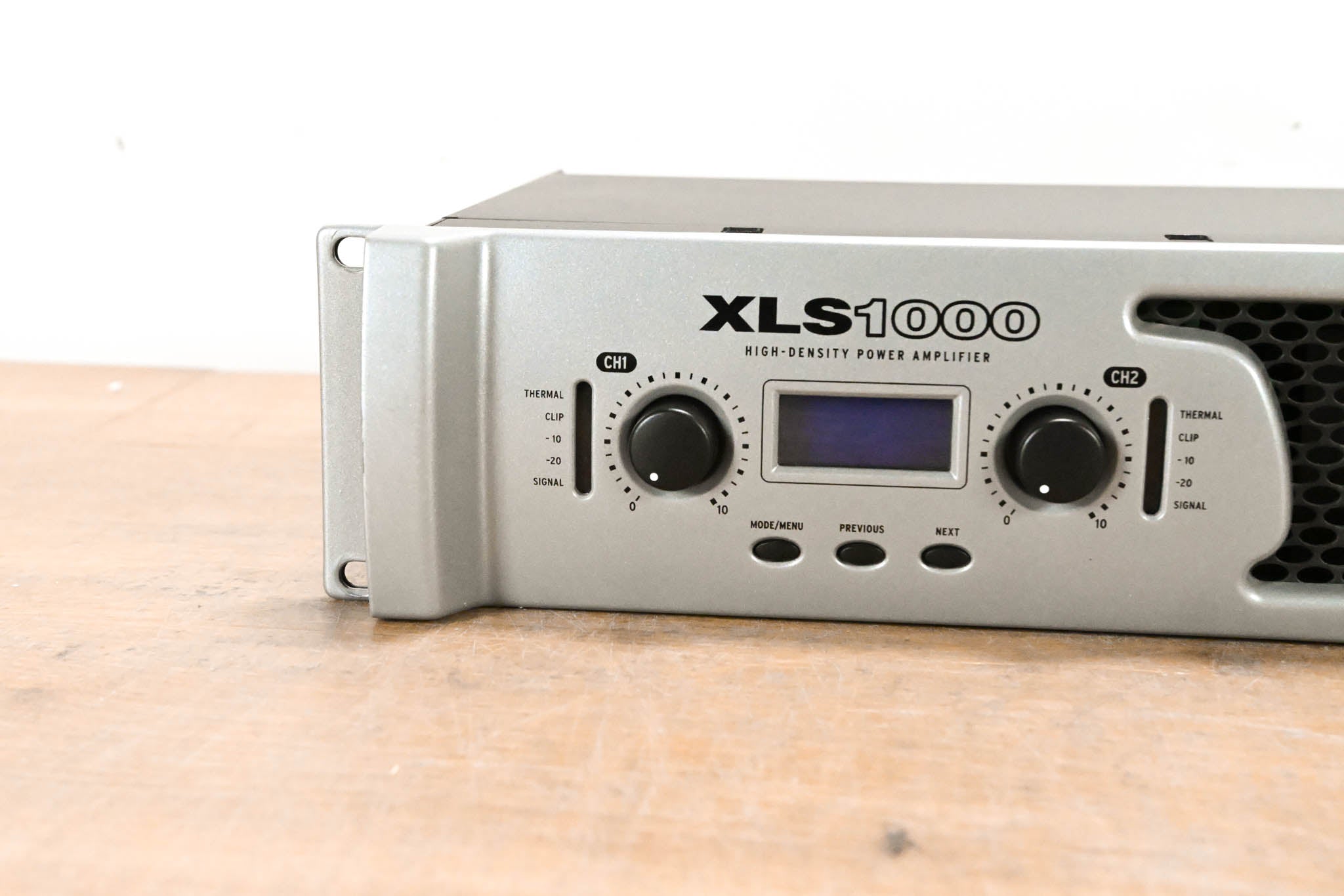 Crown XLS 1000 Two-Channel, 350W @ 4Ω Power Amplifier
