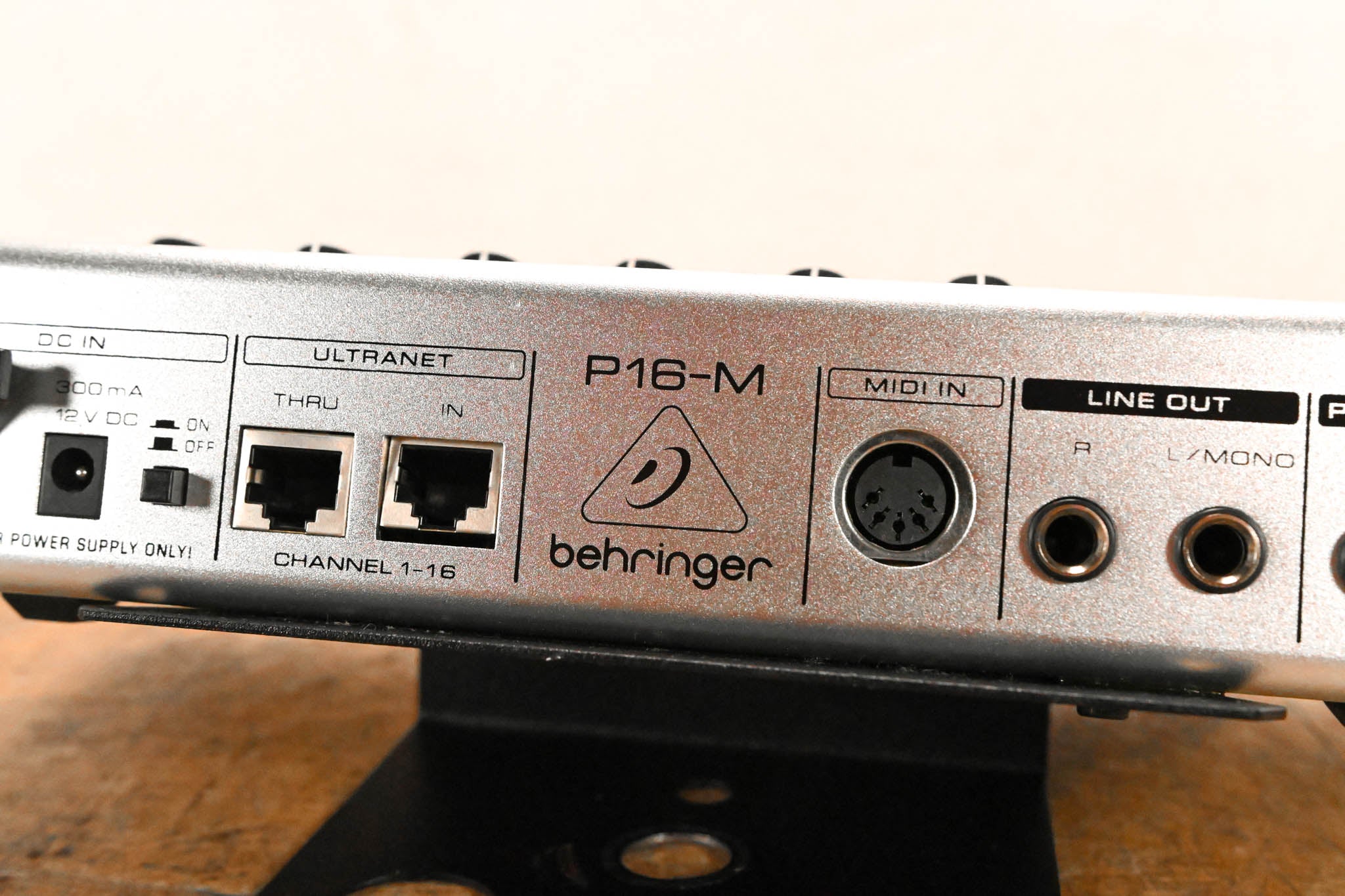 Behringer Powerplay P16-M 16-Channel Digital Personal Mixer