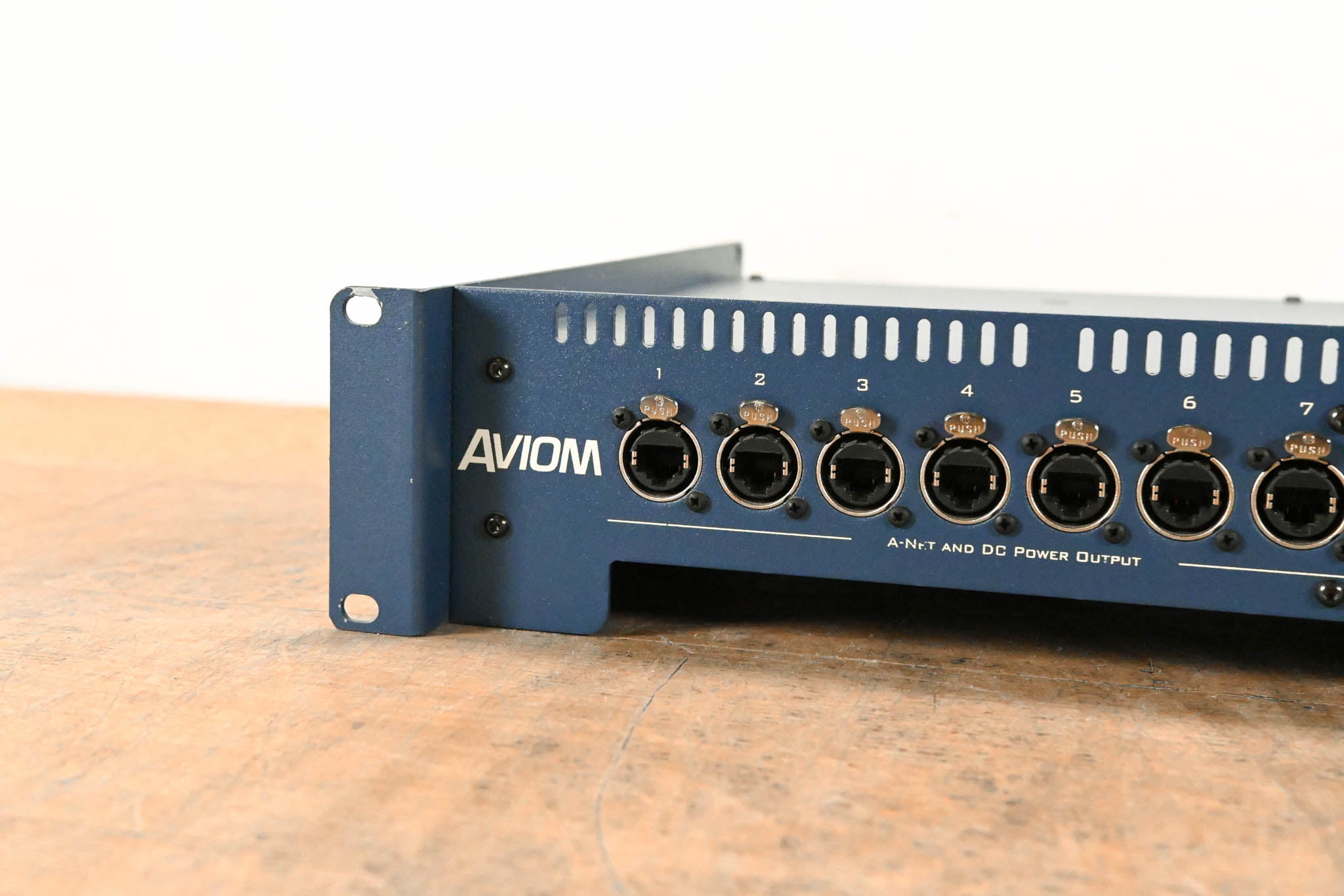 Aviom A-16D Pro A-Net Distributor
