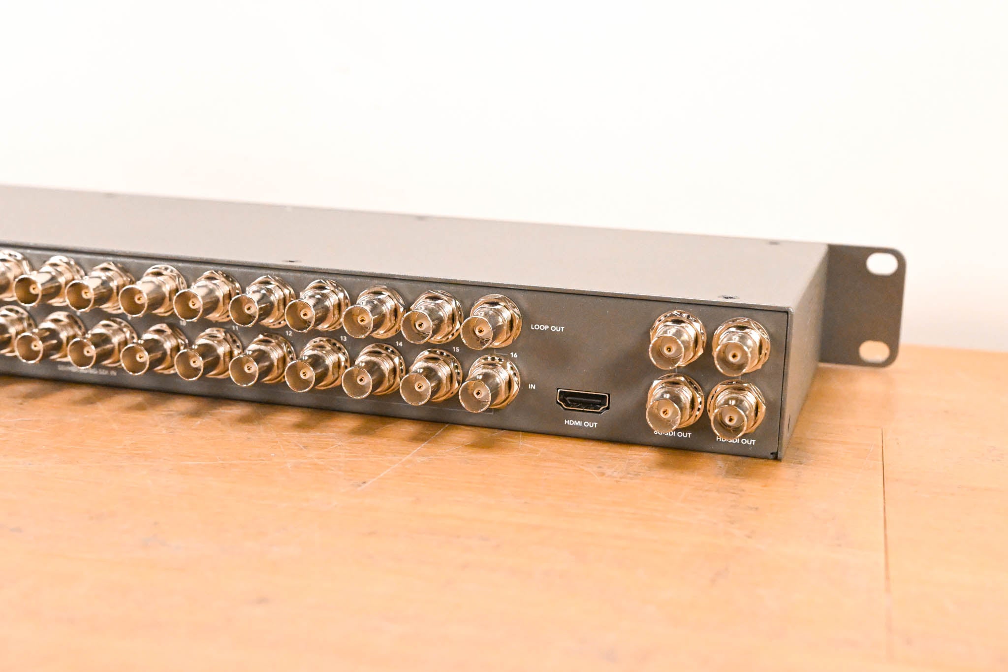 Blackmagic Design MultiView 16 16-source Monitor System