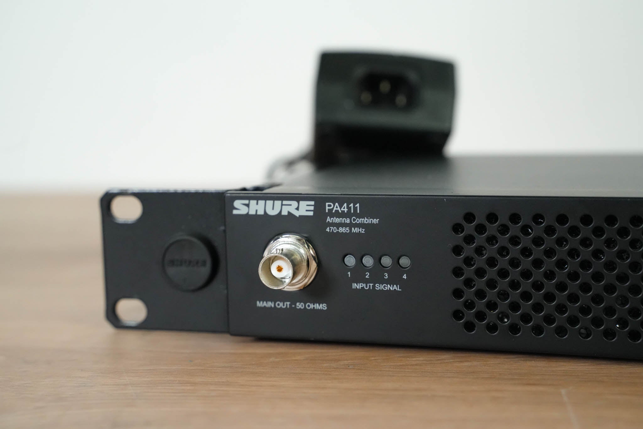 Shure PA411 Antenna Combiner for PSM 300 Series Wireless