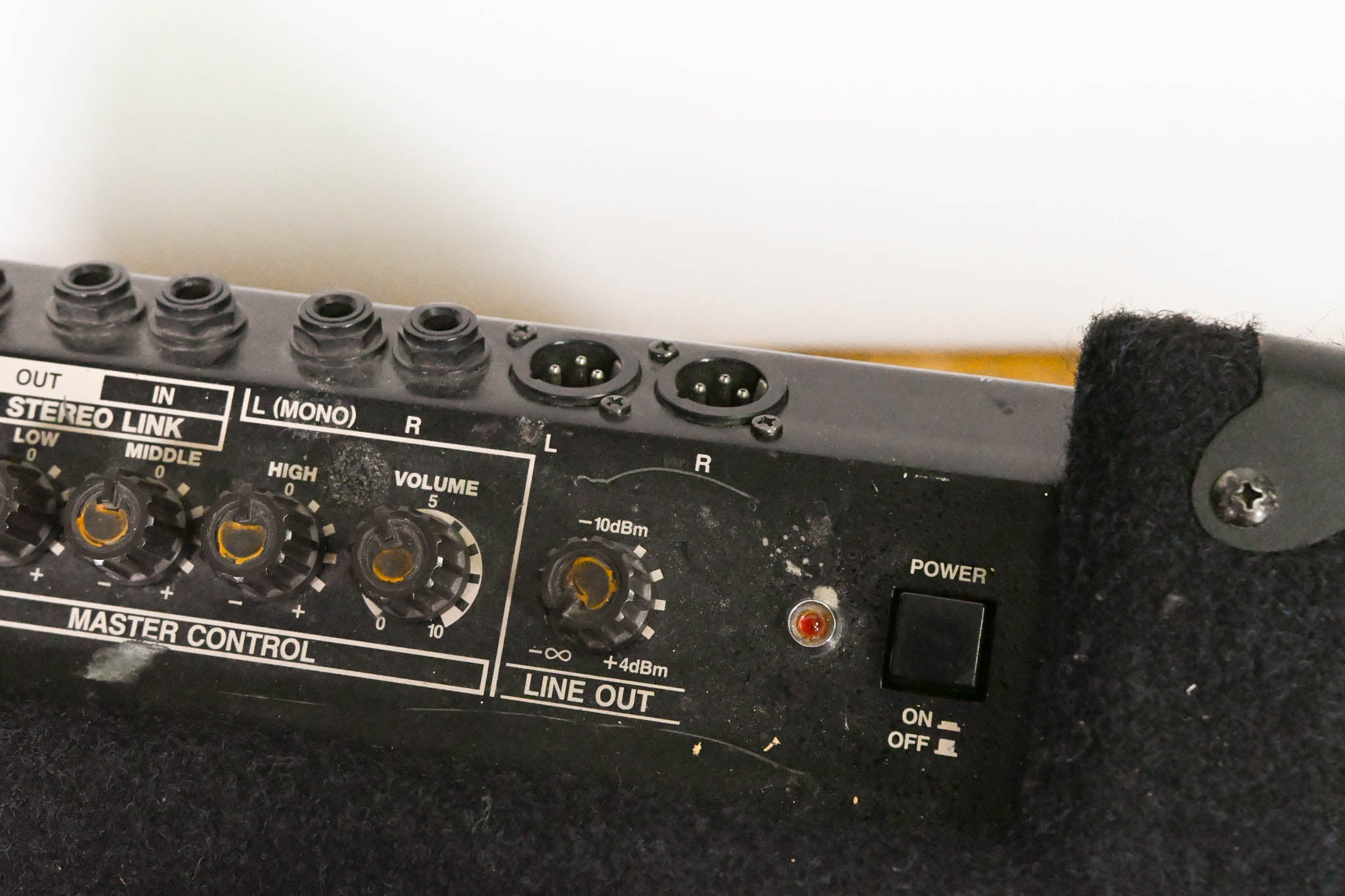 Roland KC-500 4-Channel 150W 1x15" Keyboard Combo Amplifier