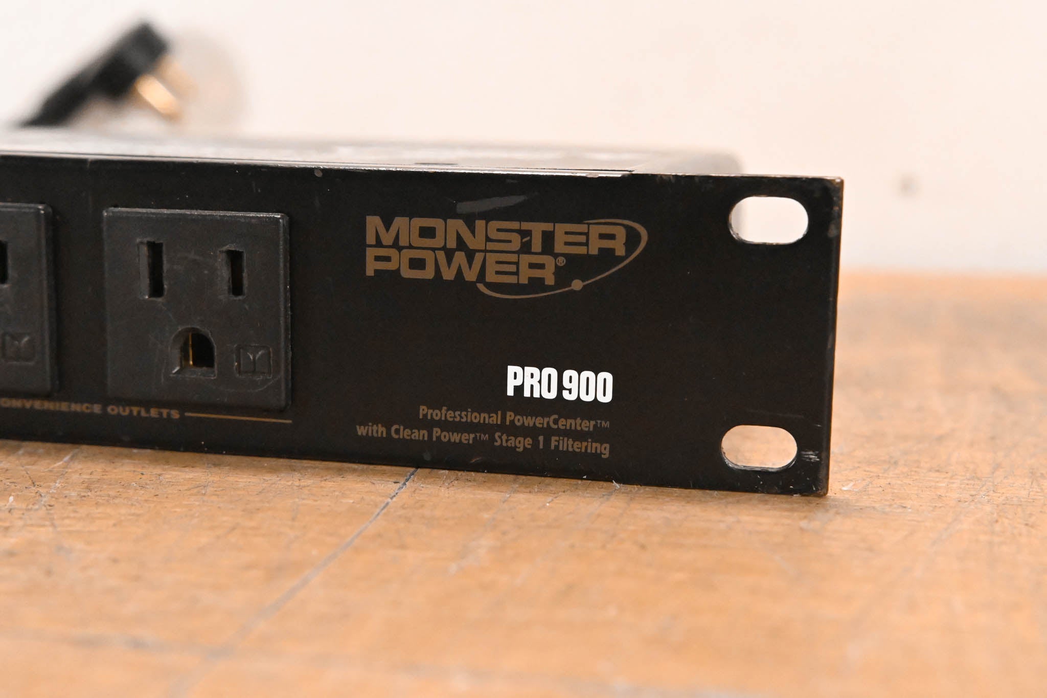 Monster Power PRO 900 PowerCenter Power Conditioner