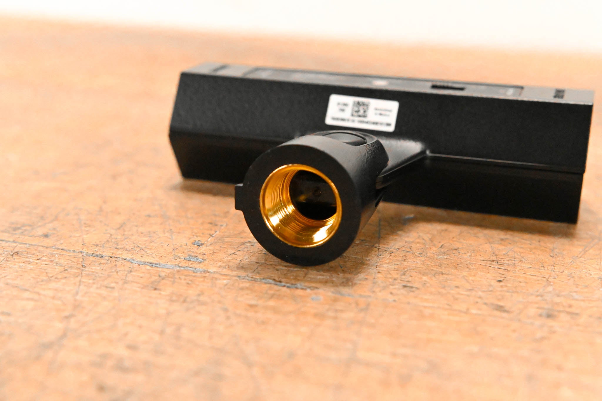 Shure UA834WB In-Line Antenna Amplifier with Stand