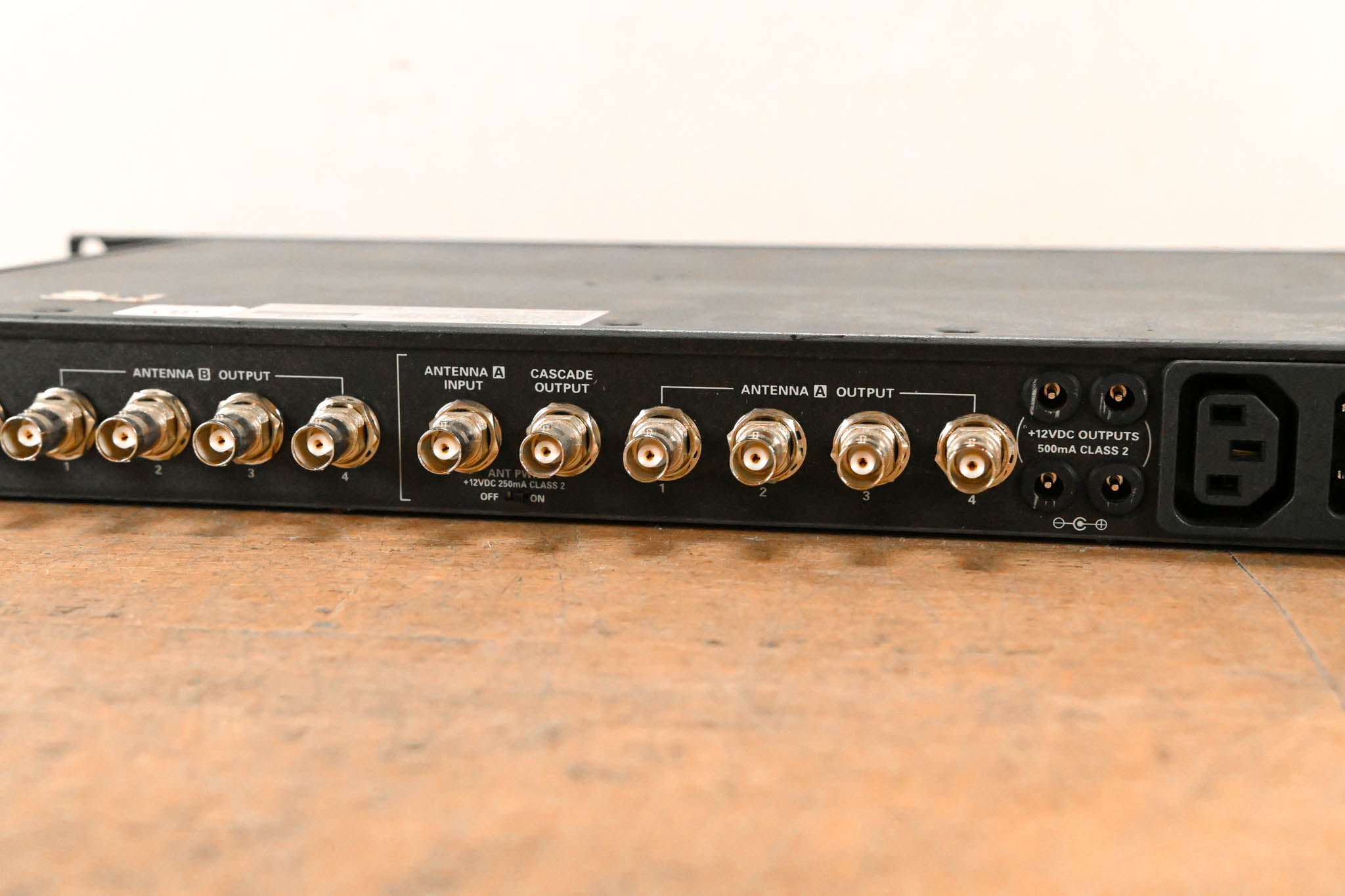 Audio-Technica AEW-DA550C UHF Antenna Distribution System