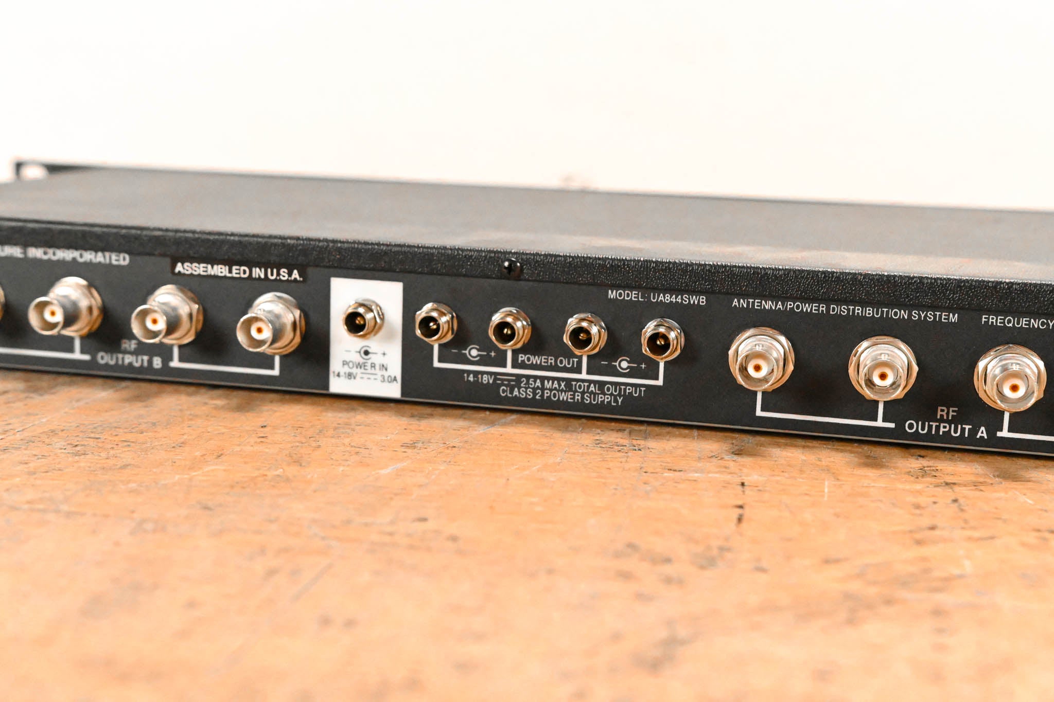Shure UA844SWB Antenna Distribution System - 470-952 MHz NO POWER SUPPLY