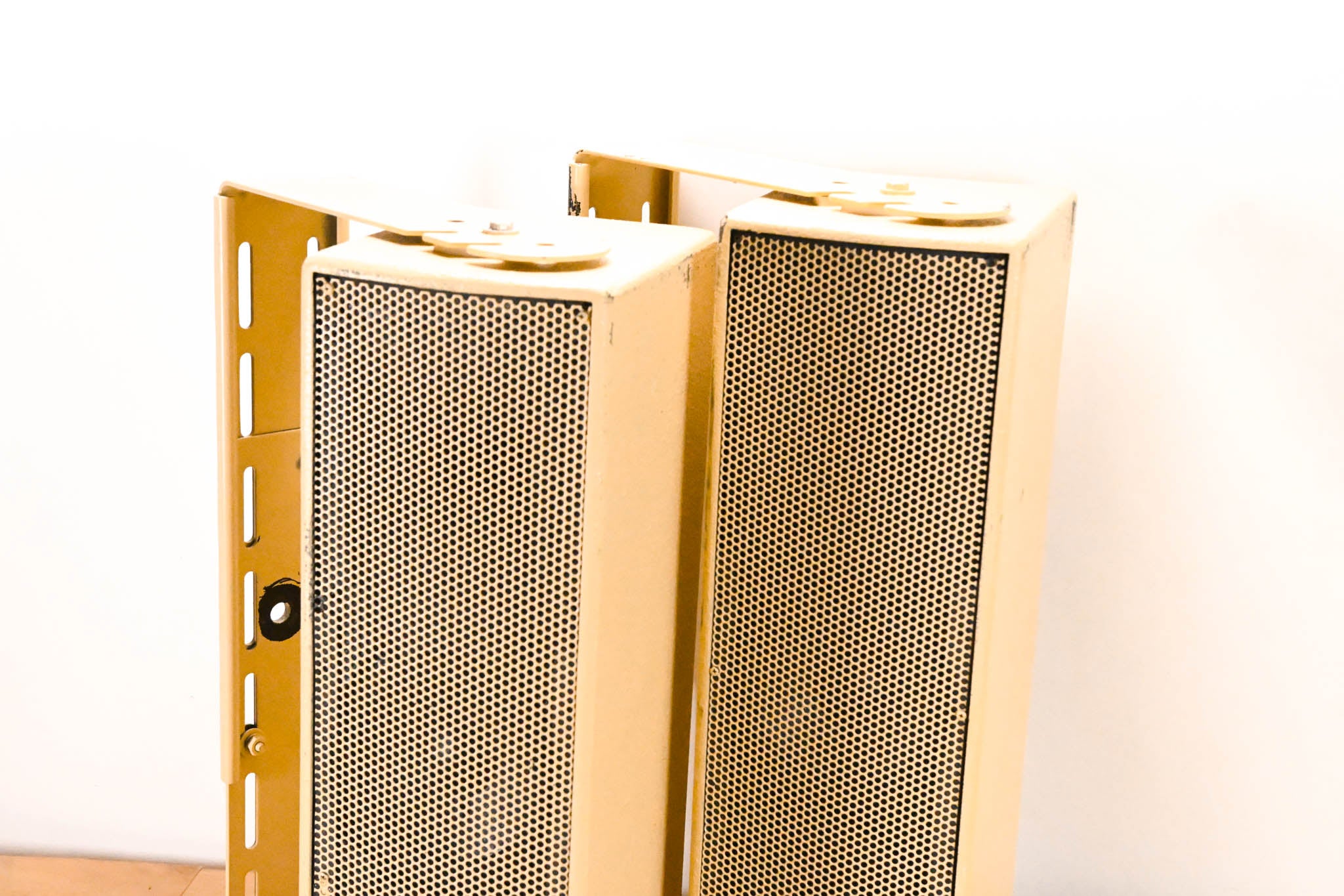 EAW UB52 Two-Way Full-Range Loudspeaker (PAIR)
