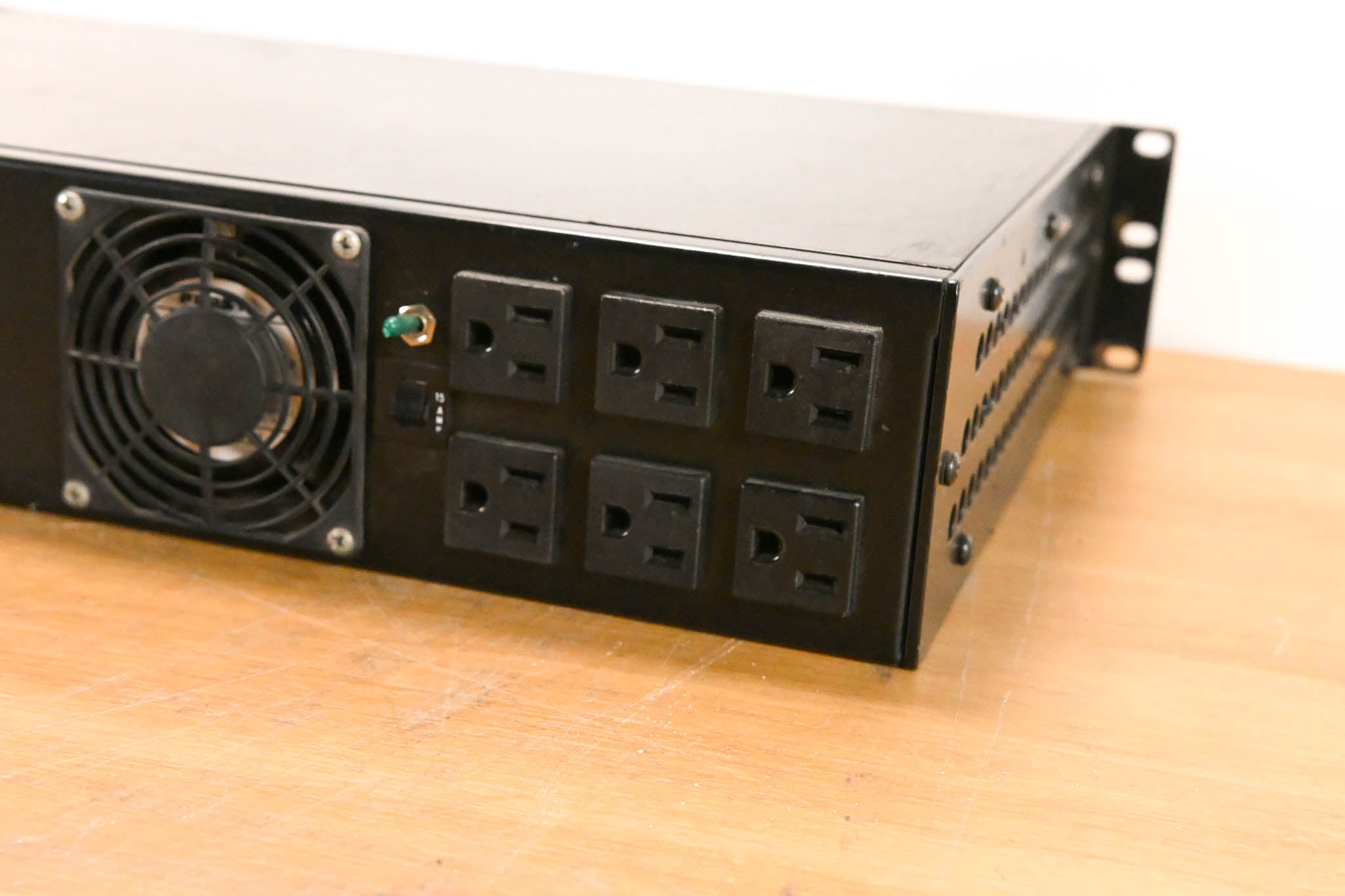 Juice Goose Omega 30 2U 30-Amp Rackmount Power Distribution Unit