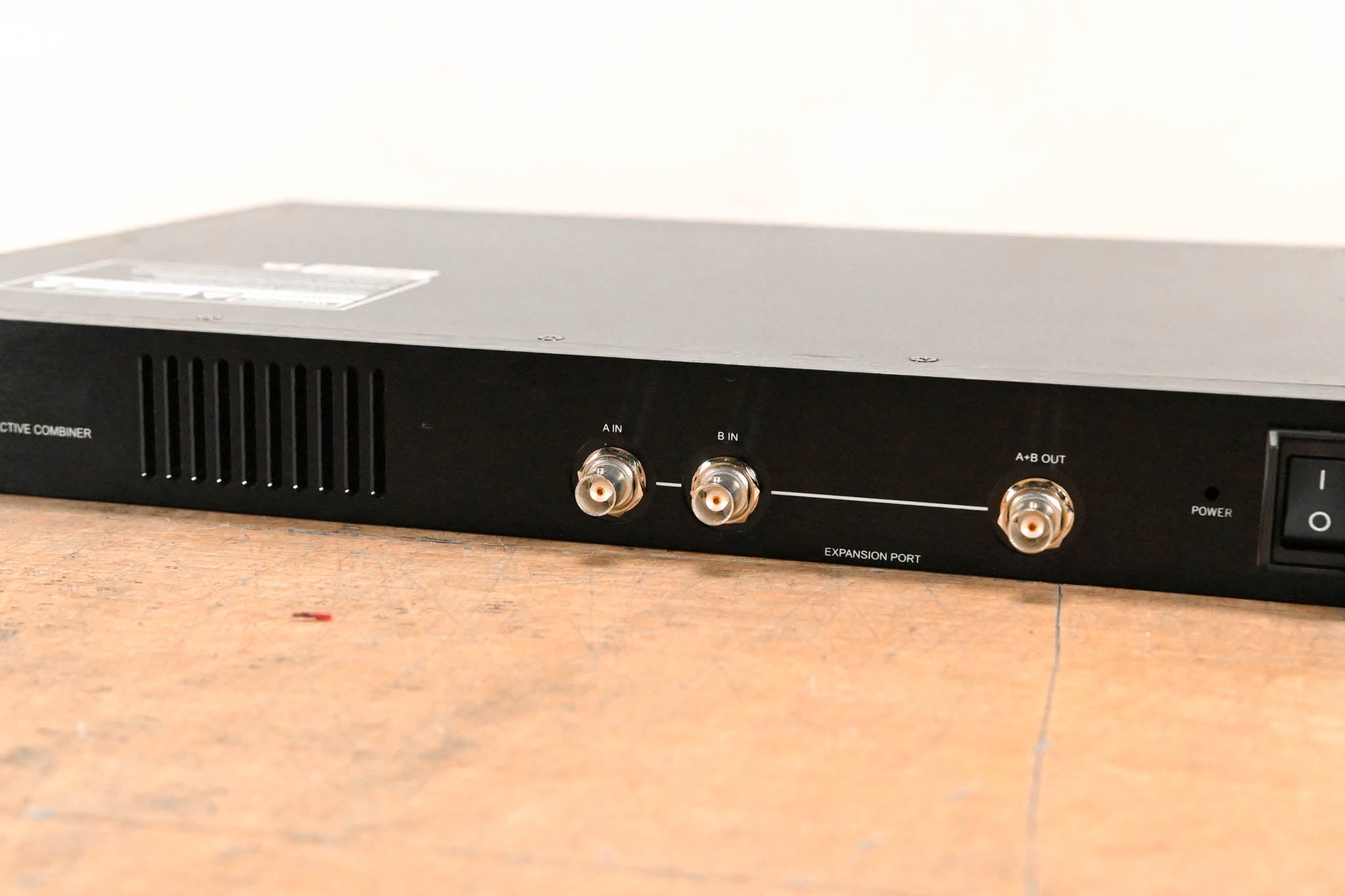 Shure PA421A 4-Port PSM Antenna Combiner - 470-952 MHz