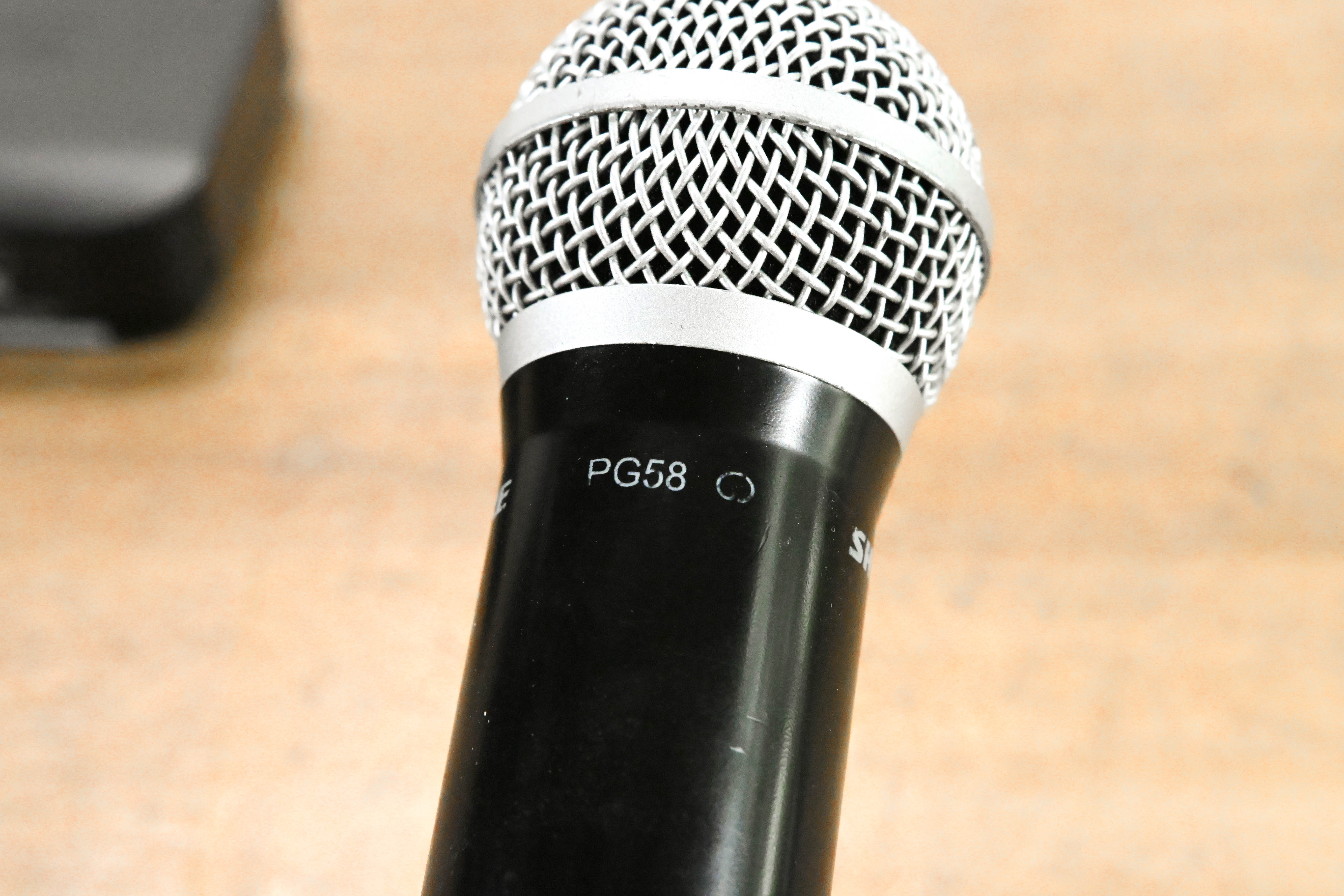 Shure BLX24/PG58 Handheld Wireless System - J10 Band (NO POWER SUPPLY)