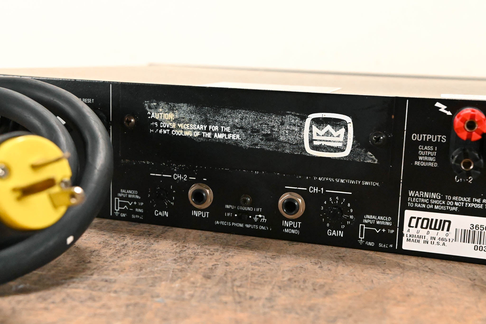 Crown Micro-Tech 2400 2-Channel Power Amplifier