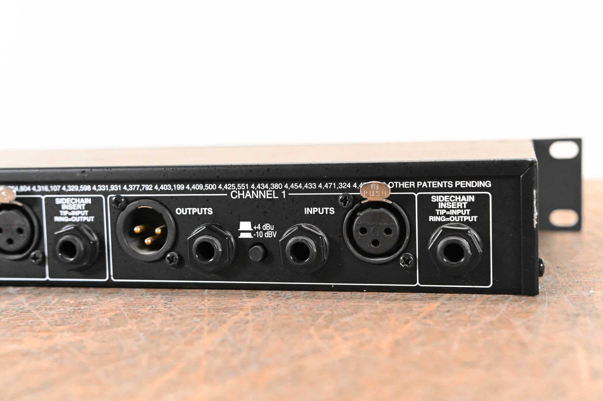 dbx 166XL 2-Channel Compressor/Limiter/Gate