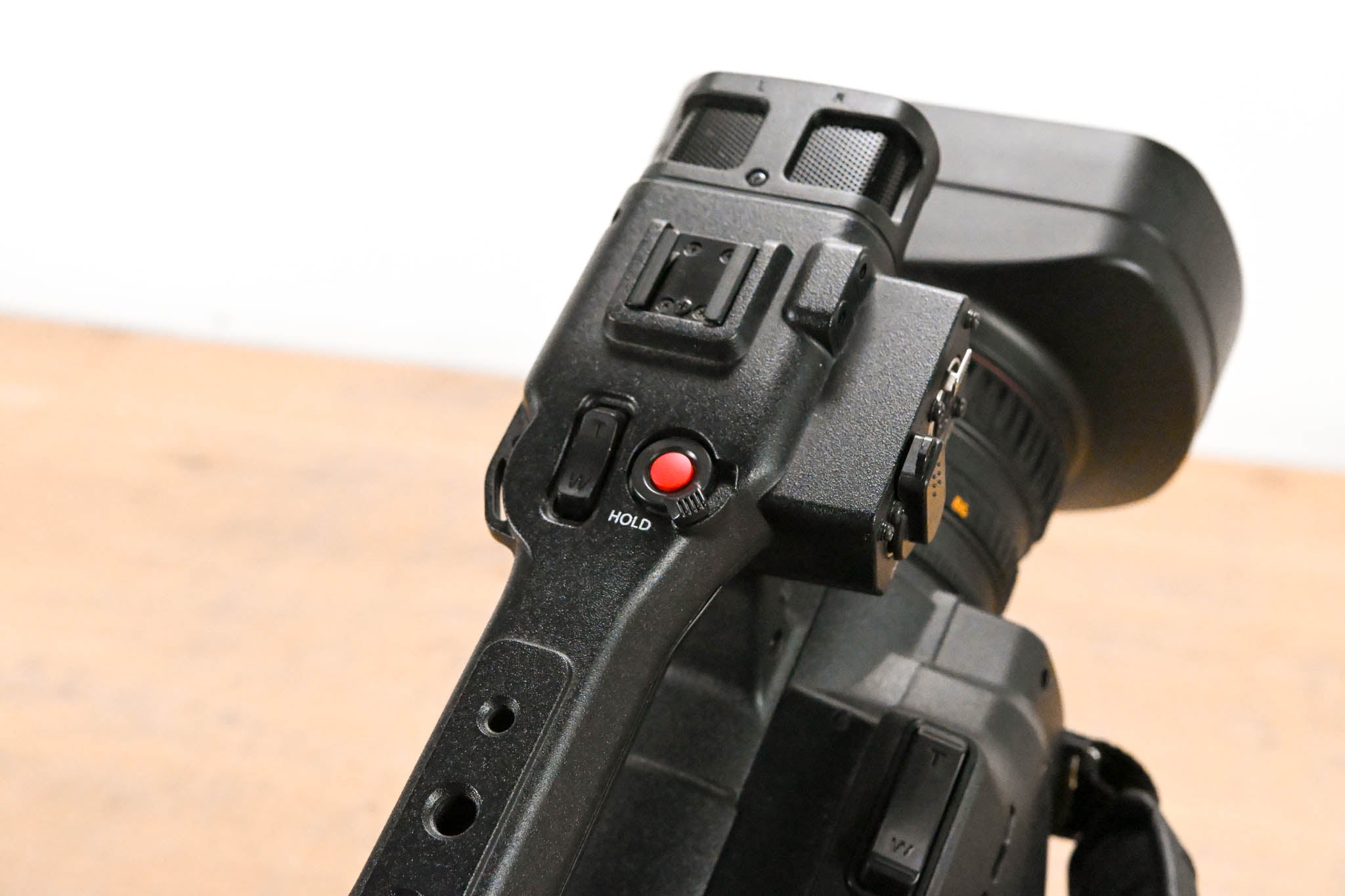 Panasonic AG-HPX250P P2 HD Handheld Camcorder