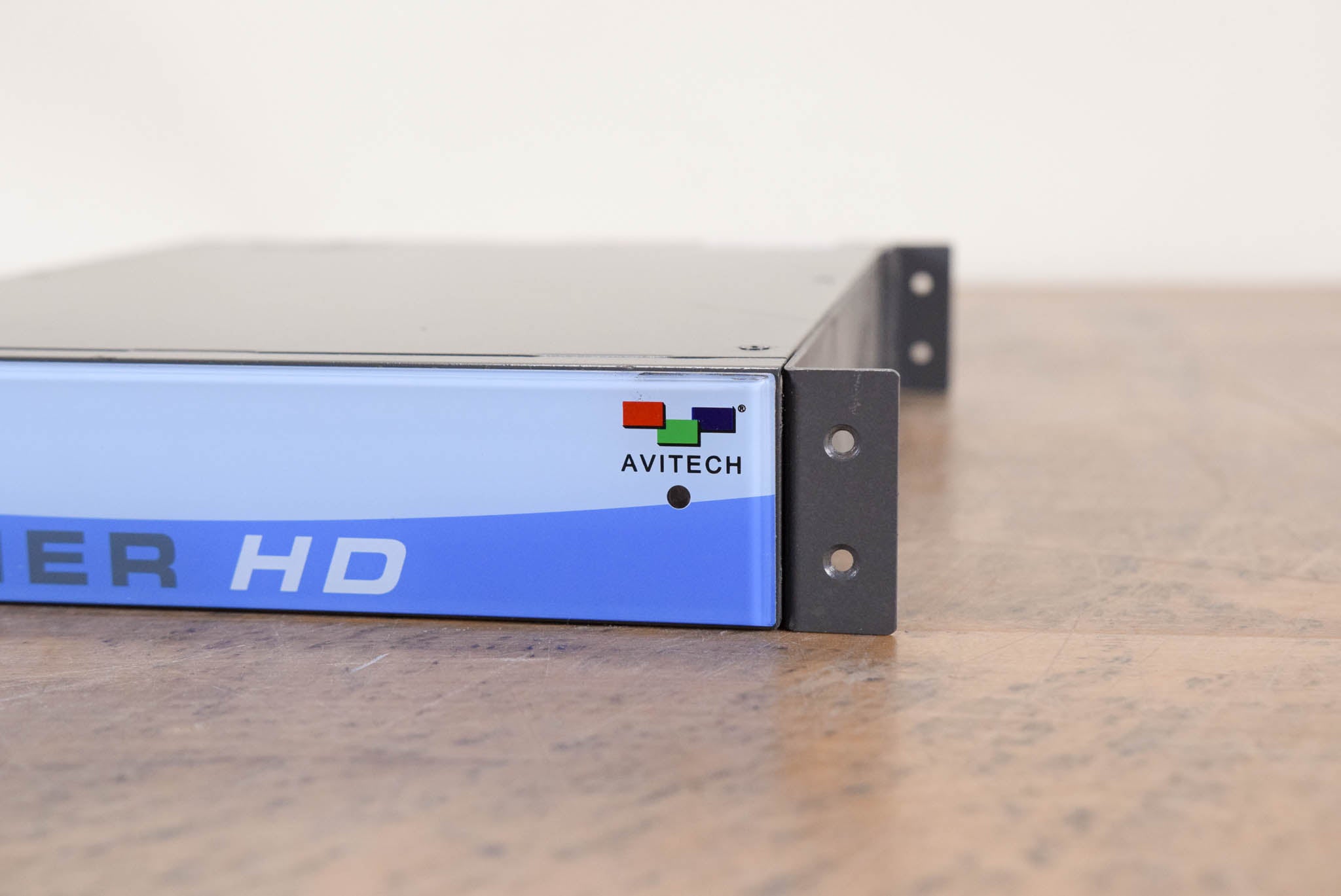 Avitech Rainier 4U1V 4-Composite Video and HD/SD-SDI Multiviewer