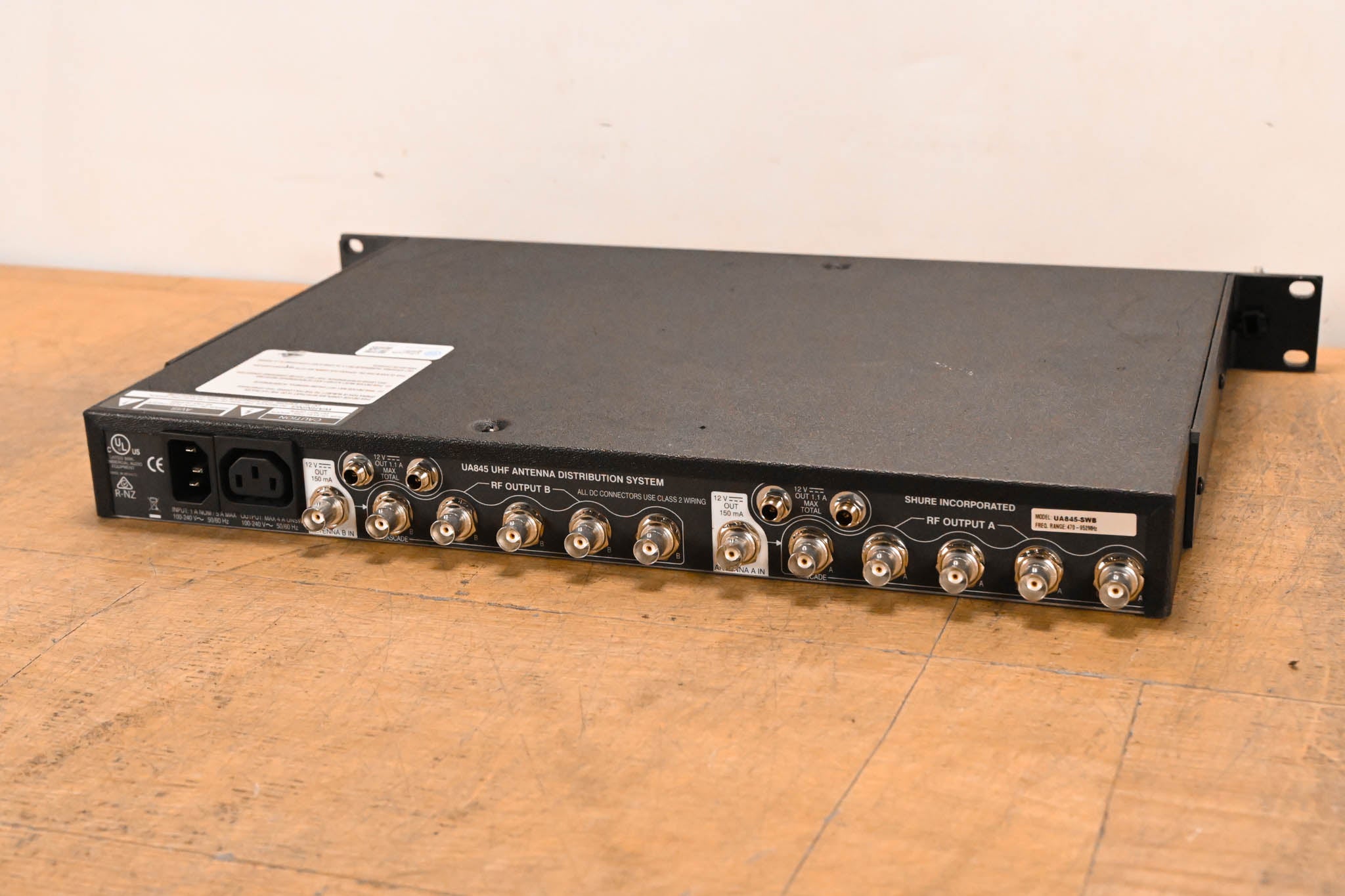 Shure UA845-SWB Antenna Distribution System - 470-952 MHz