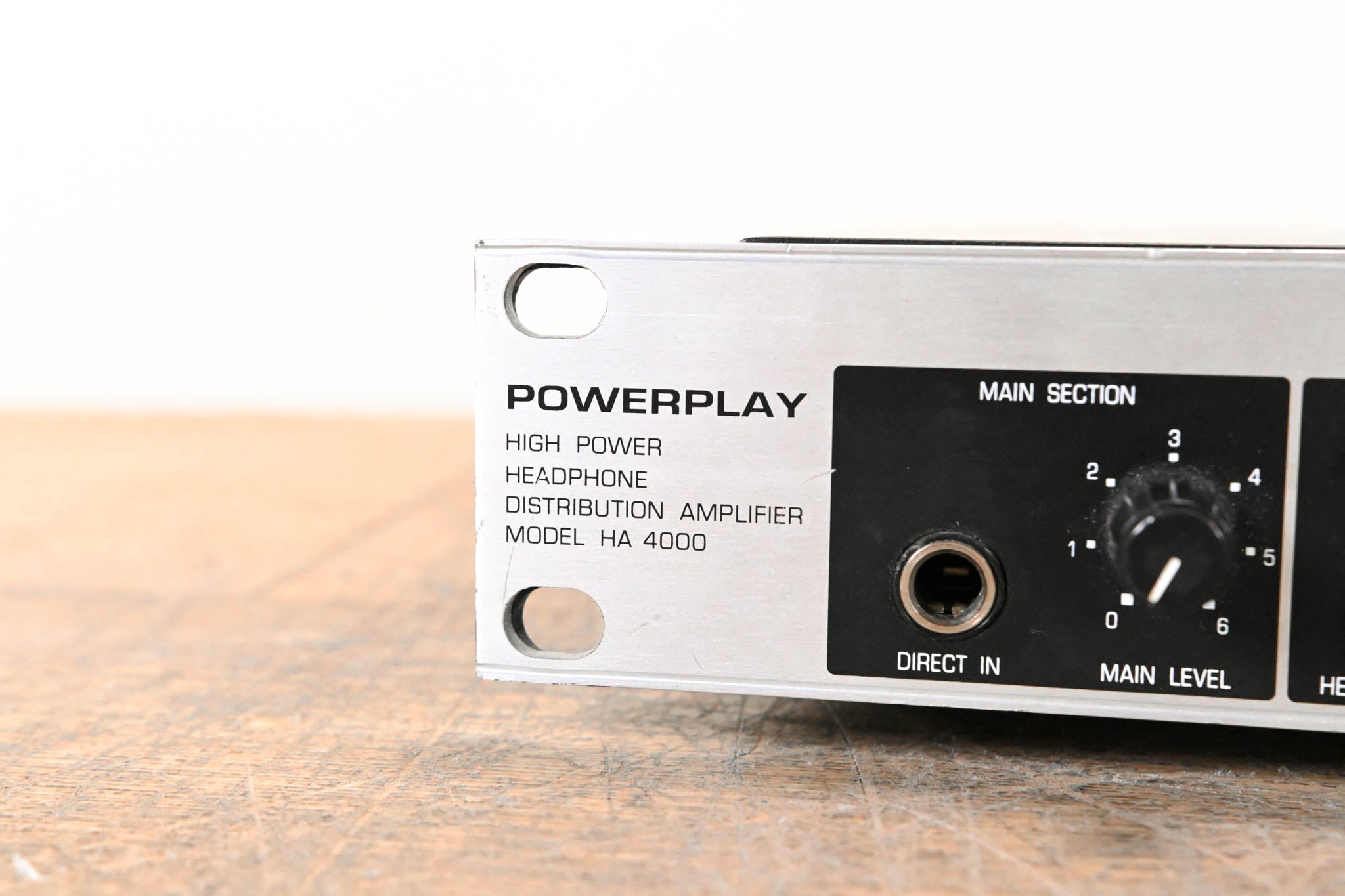 Behringer HA4000 Powerplay 4-Channel Stereo Headphone Amplifier