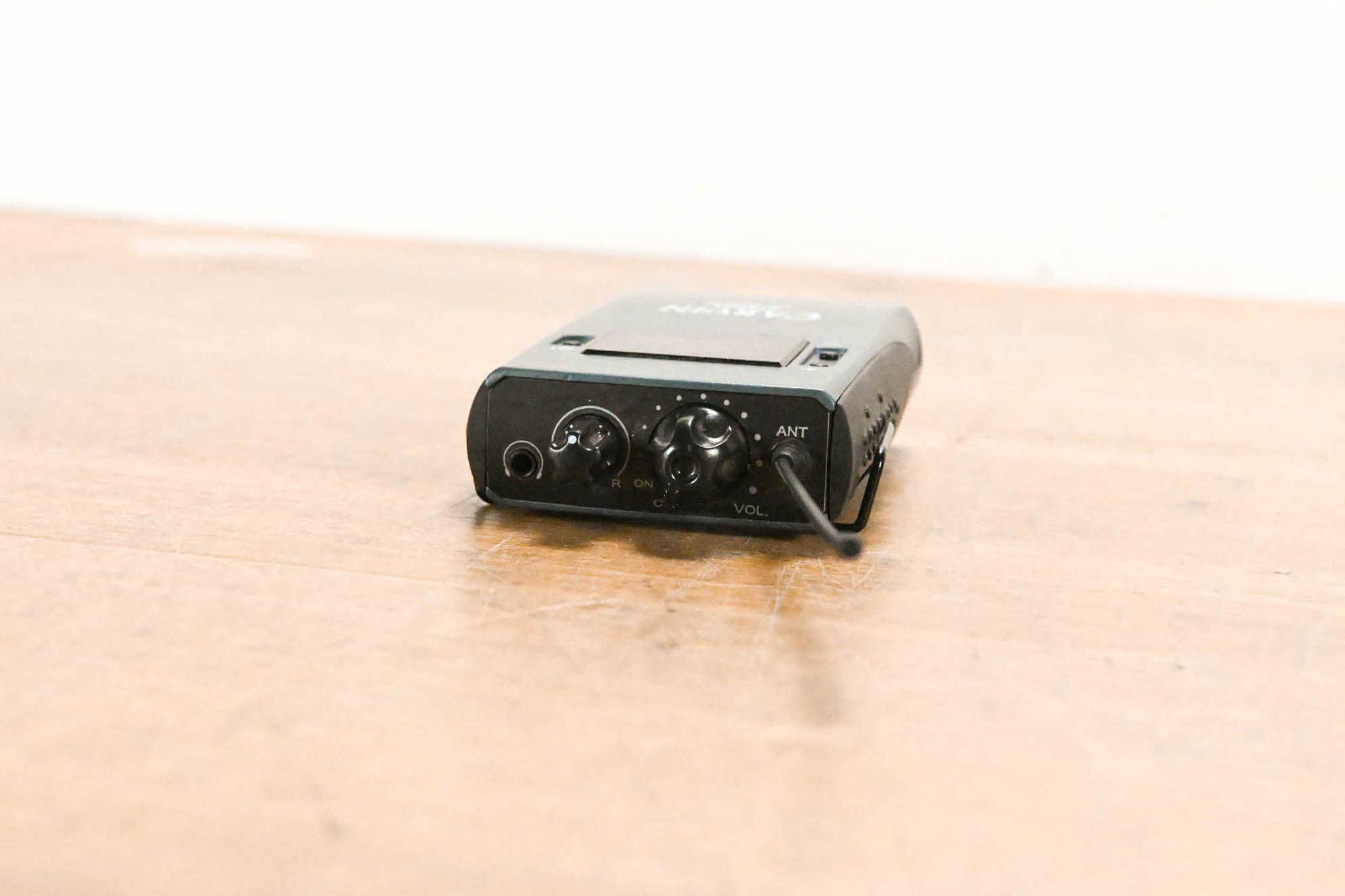 Carvin EM901 Wireless In-Ear Monitor Receiver Bodypack - 638-662 MHz