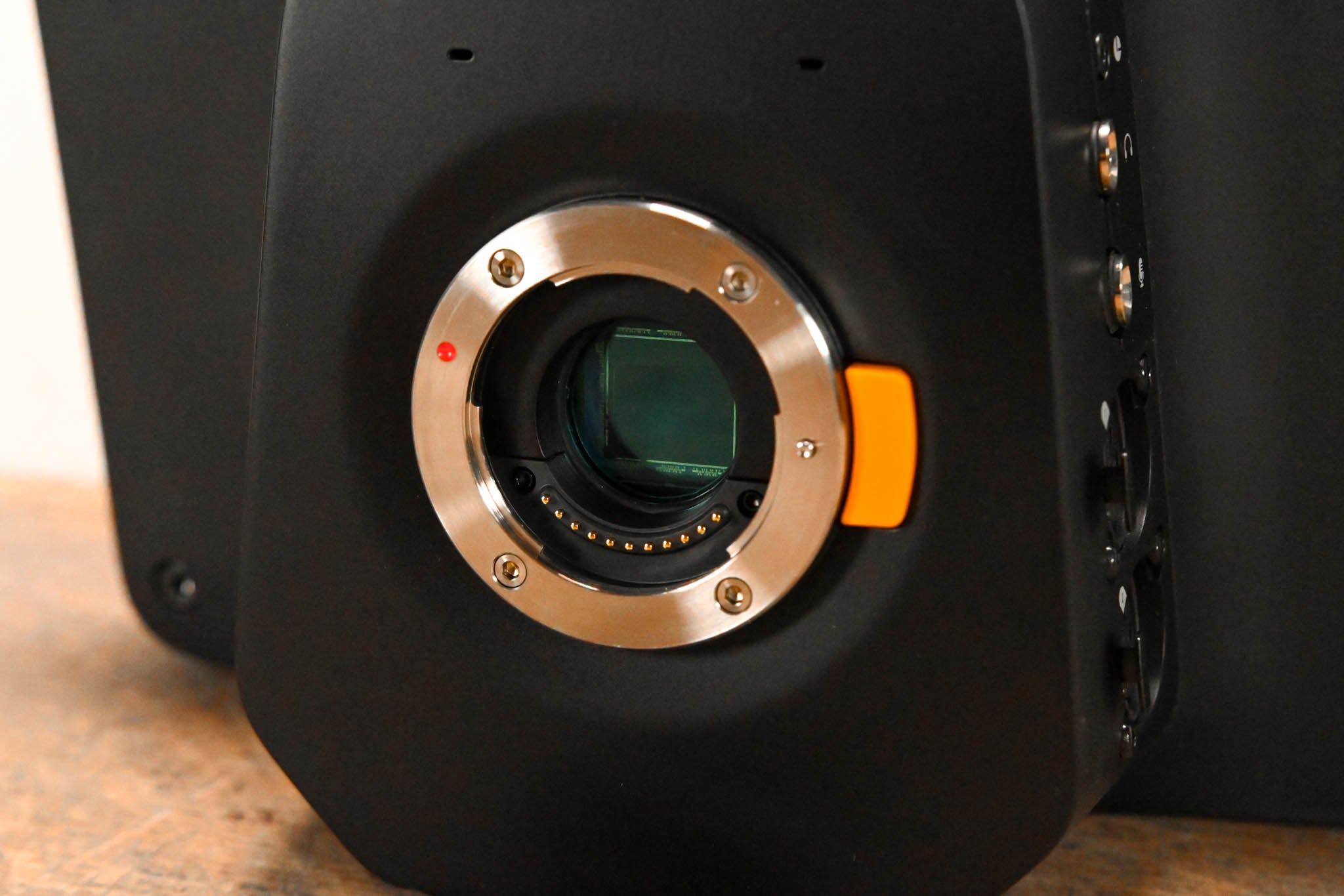 Blackmagic Design Studio Camera 4K 2