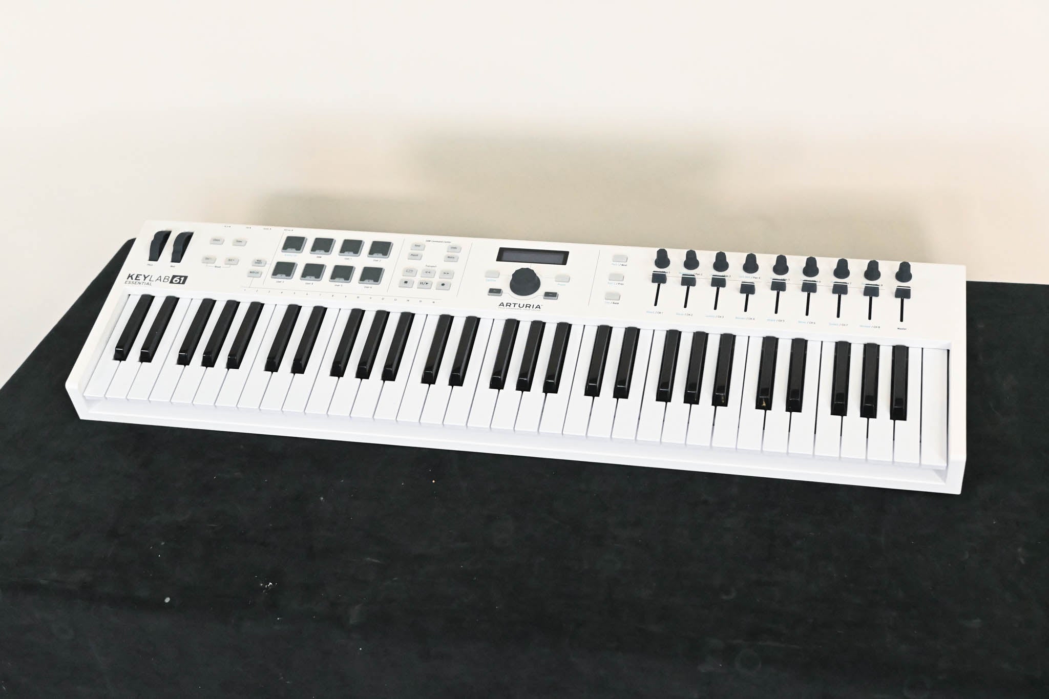 Arturia KeyLab Essential 61 MIDI Controller - White (NO POWER SUPPLY)