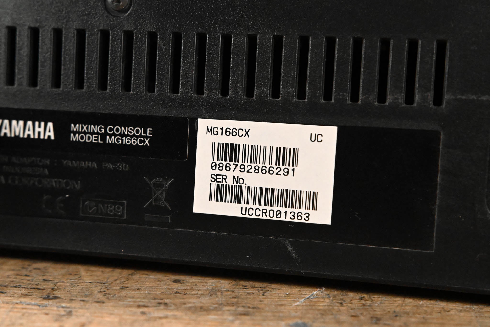 Yamaha MG166CX 16-Channel, 6-Bus Analog Mixer