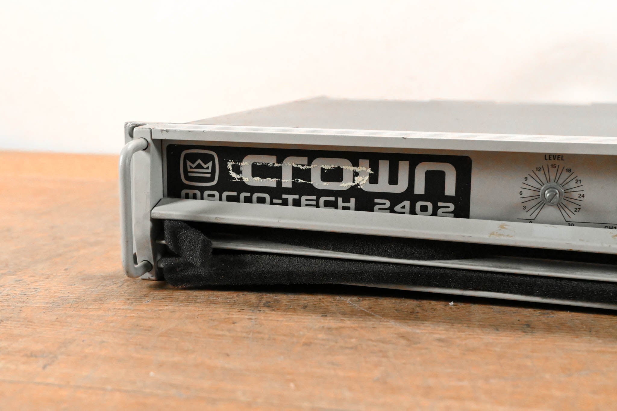 Crown Macro-Tech 2402 2-Channel Power Amplifier