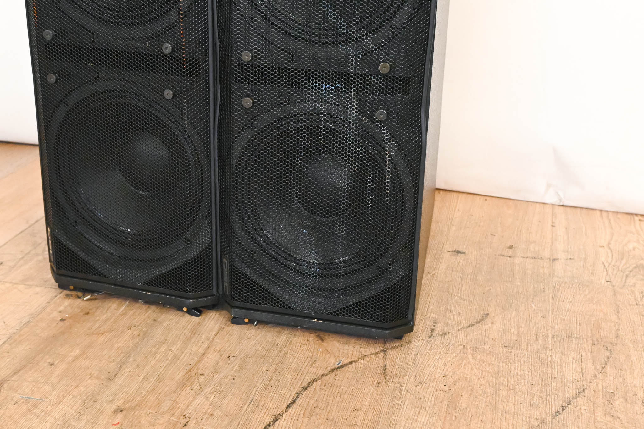 QSC WideLine-10 Dual 10-Inch Wide Line Array Speaker (PAIR)