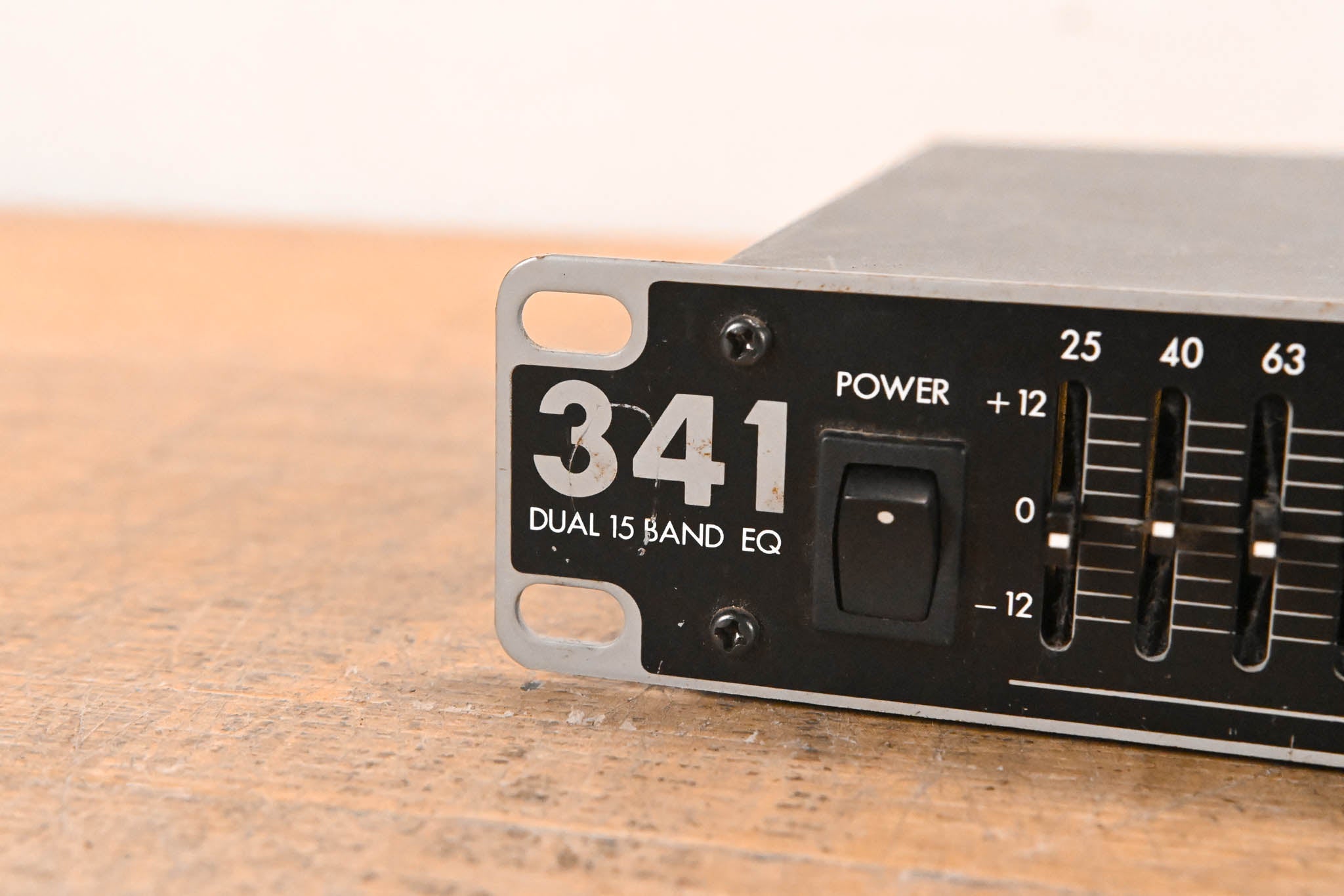 ART 341 Dual-Channel 15-Band 2/3 Octave Graphic Equalizer