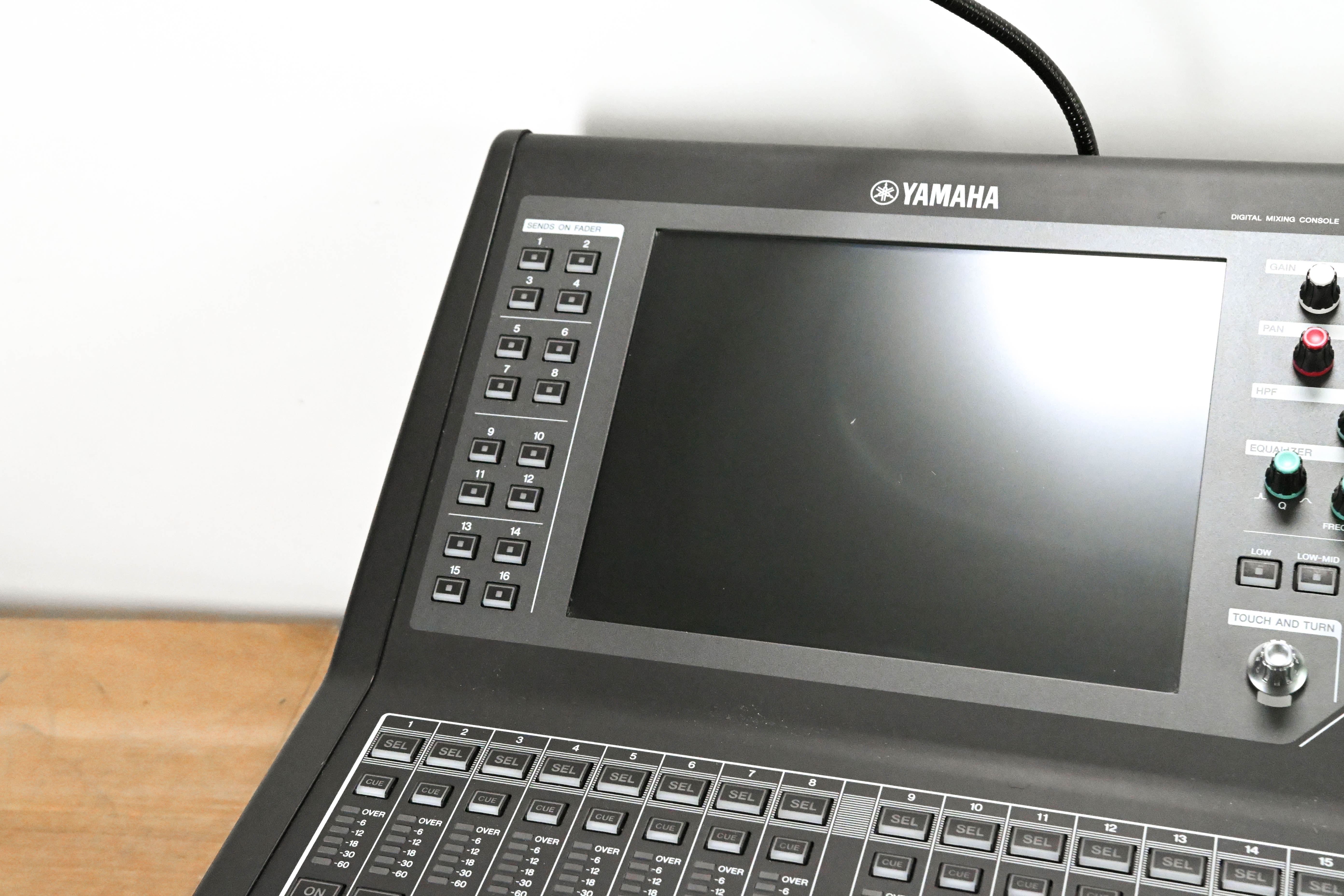 Yamaha QL1 16-Input / 8-Output Digital Mixing Console