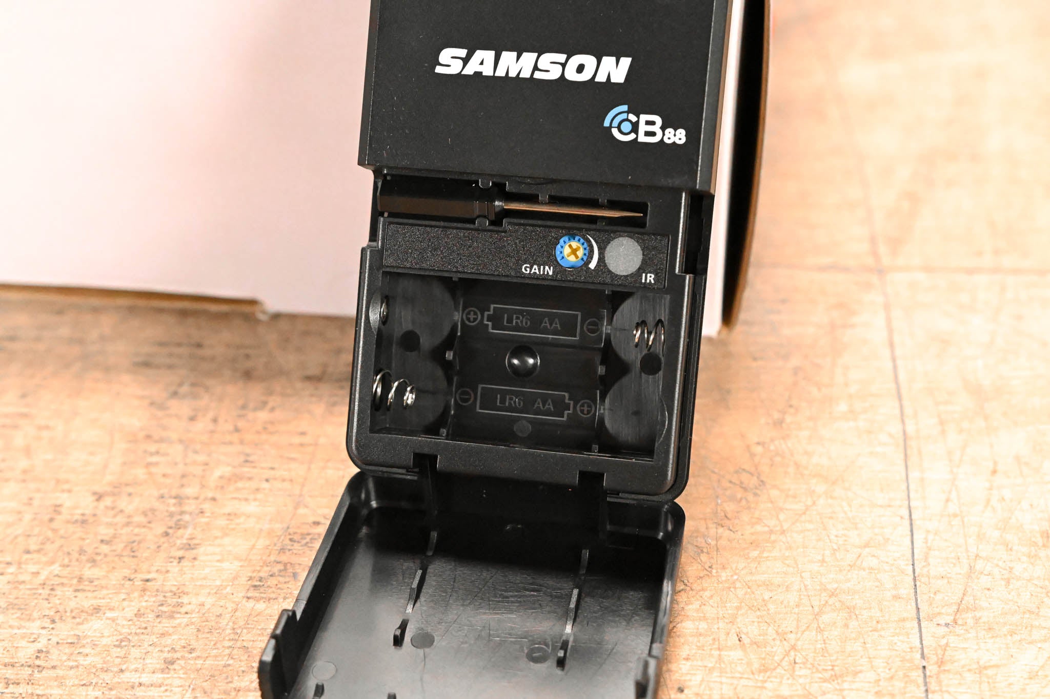 Samson Concert 88x Earset Wireless System with Microphone - 470-494 MHz