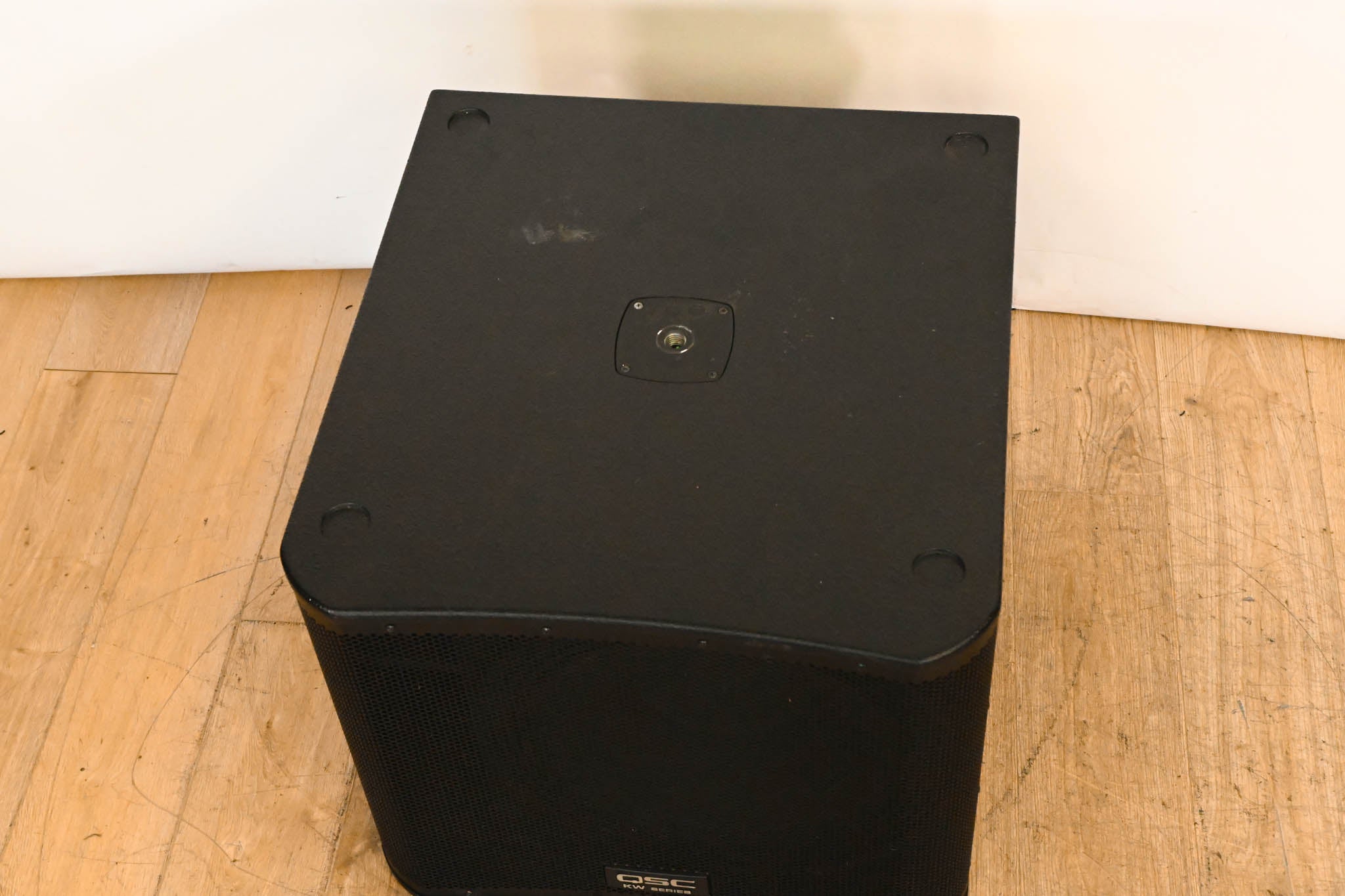 QSC KW181 1000W 18" Powered Subwoofer