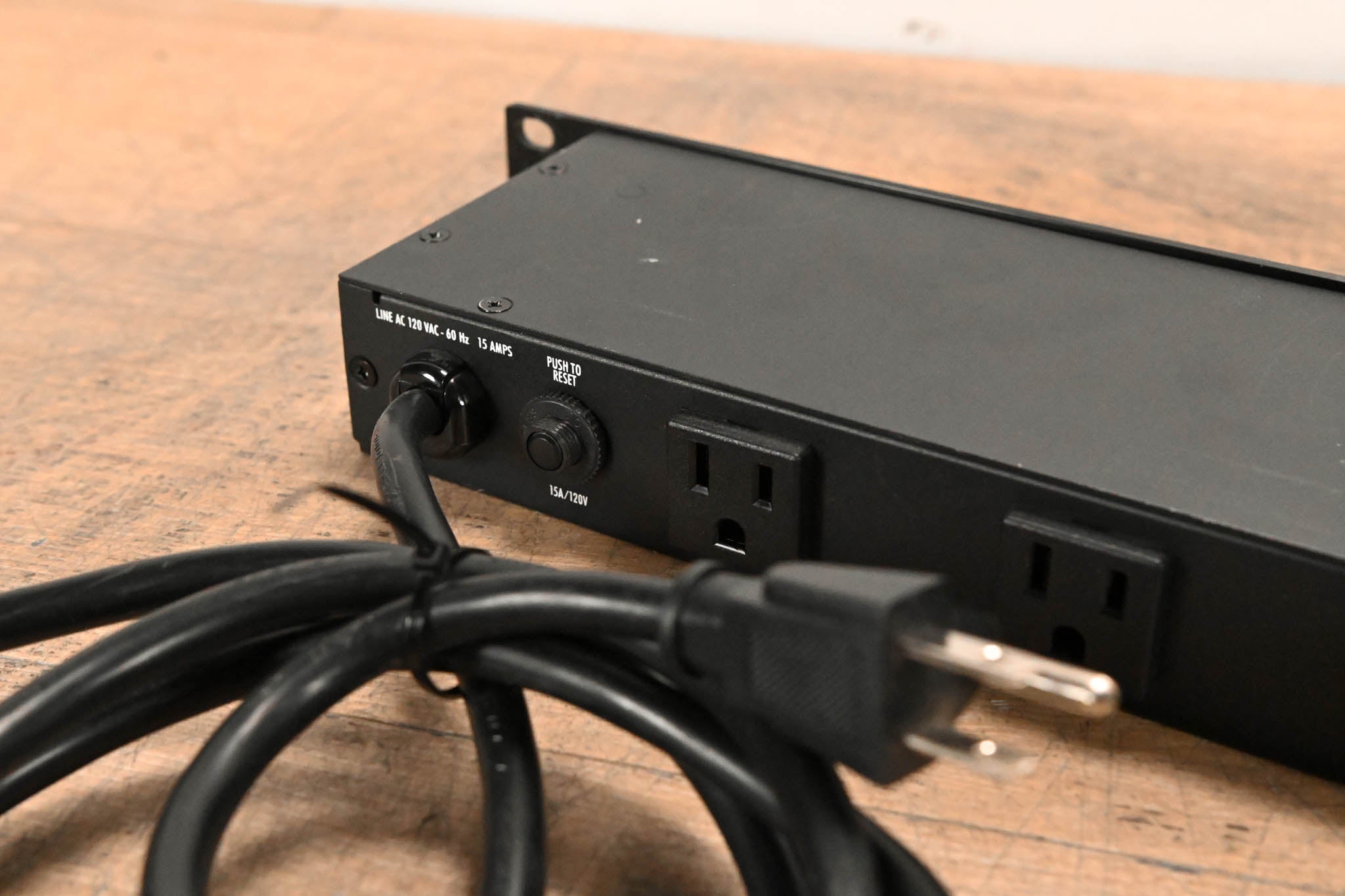 Furman M-8x2 8-Outlet Power Conditioner