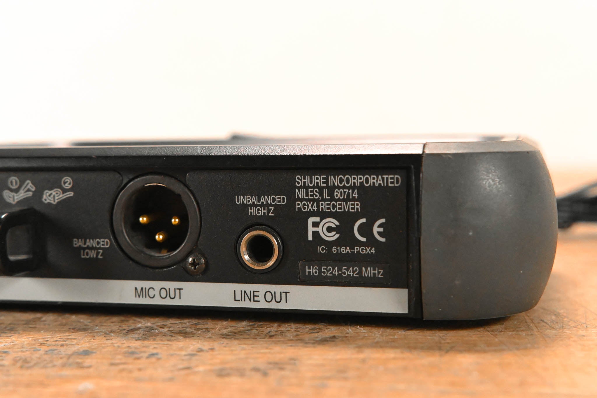Shure PGX4 Wireless Diversity Receiver - H6 Band: 524-542 MHz