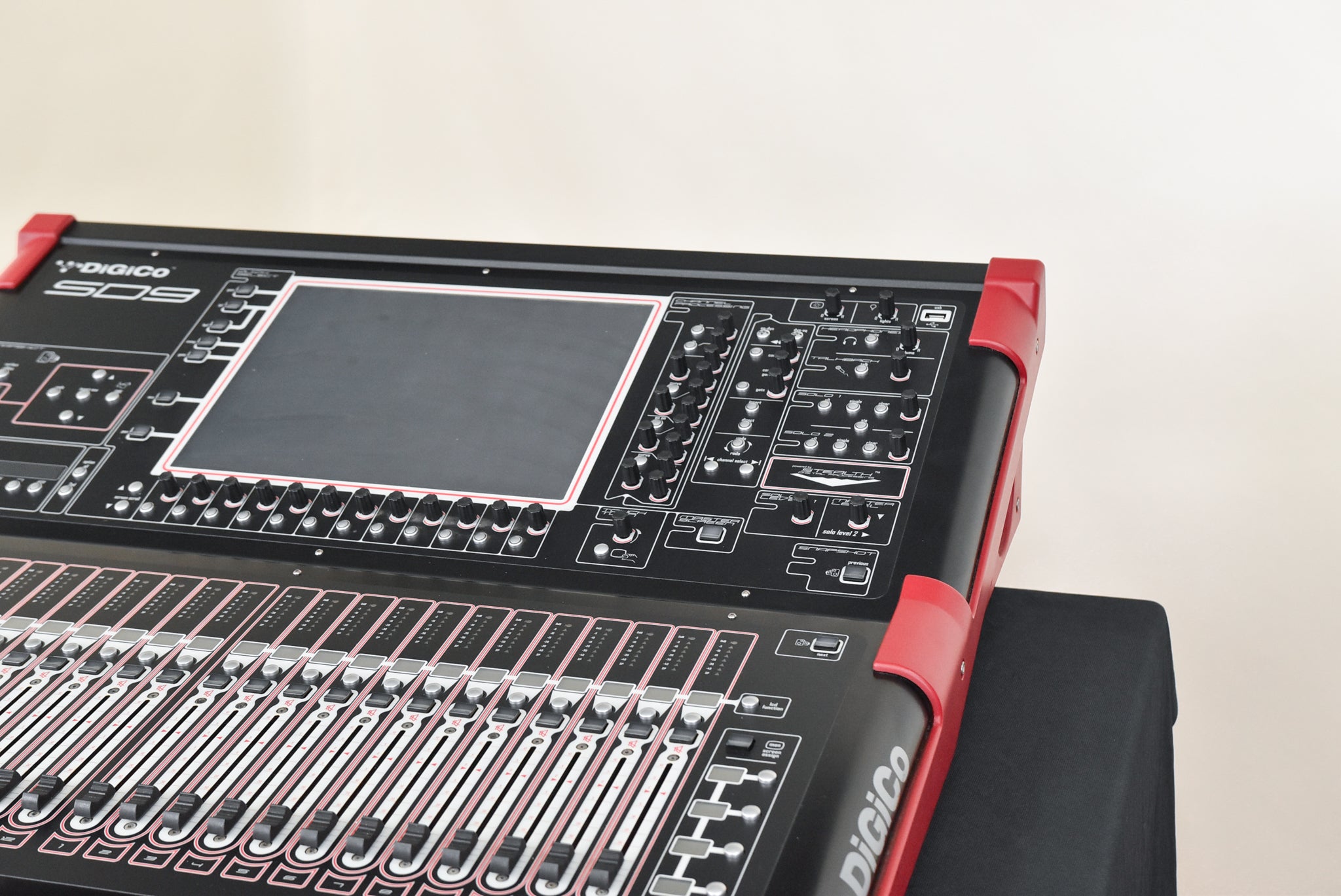 DiGiCo SD9 Digital Mixing Console with D-Rack