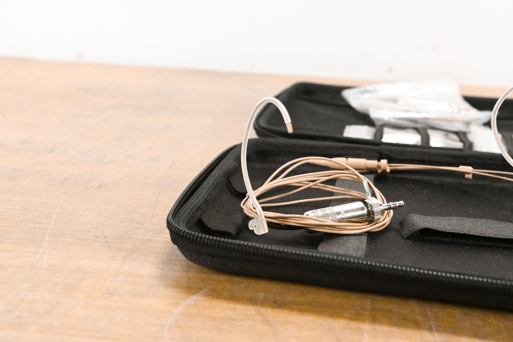 Countryman H6 Omnidirectional Headset Mic with 3.5mm Connector