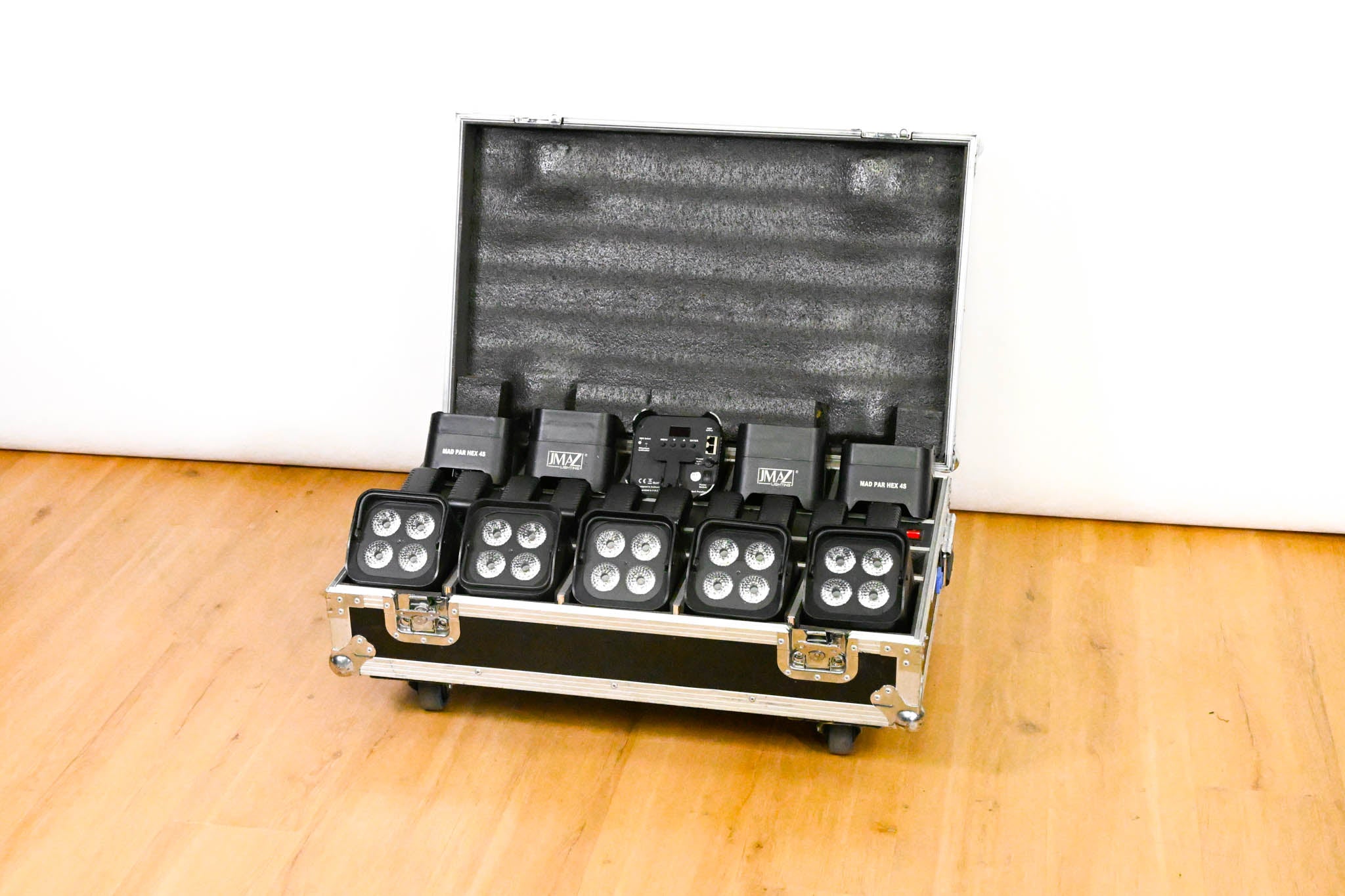 JMAZ Lighting MAD PAR HEX 4S Battery LED Uplight Kit w/ Charging Case