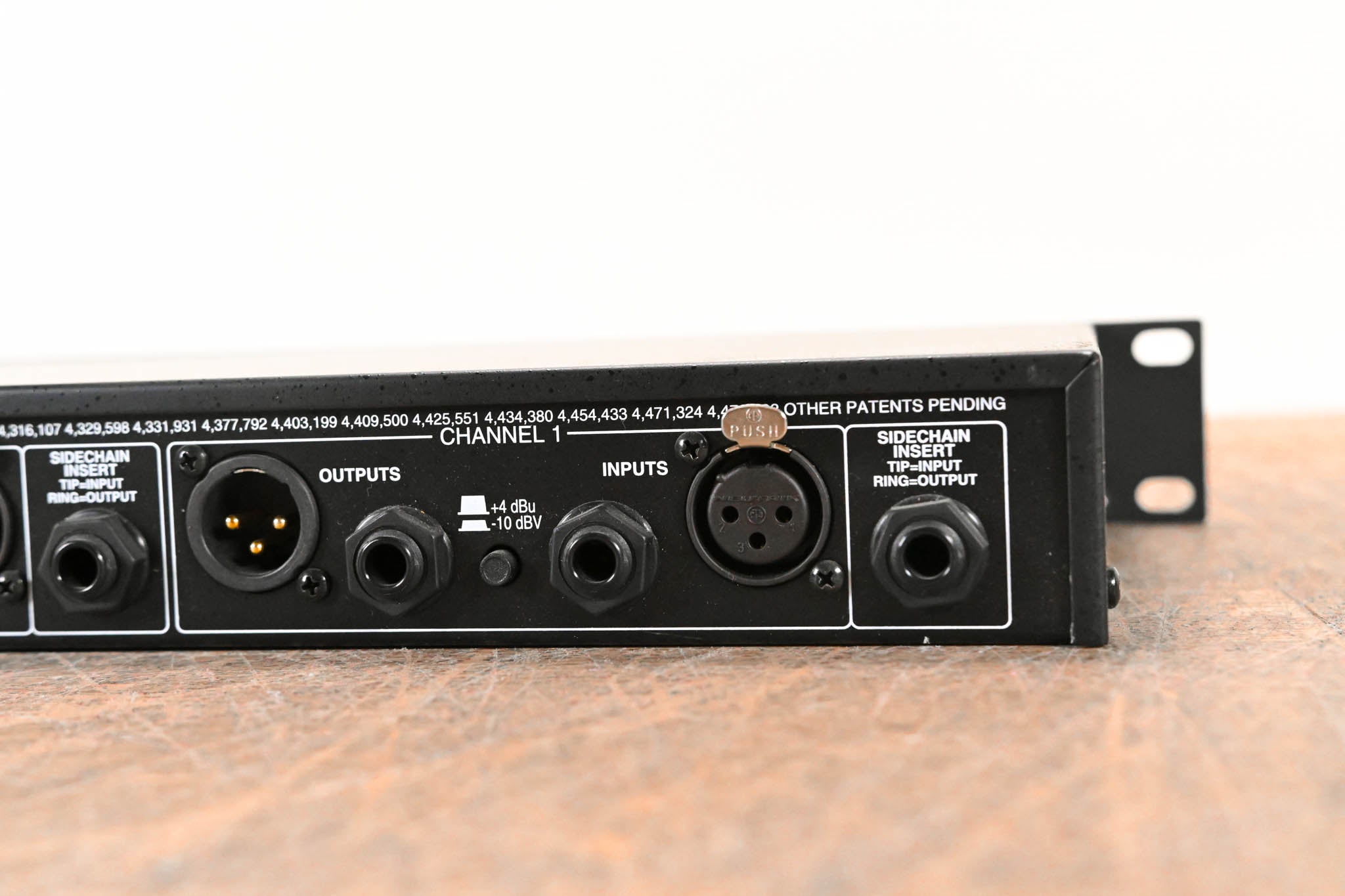 dbx 166XL 2-Channel Compressor/Limiter/Gate