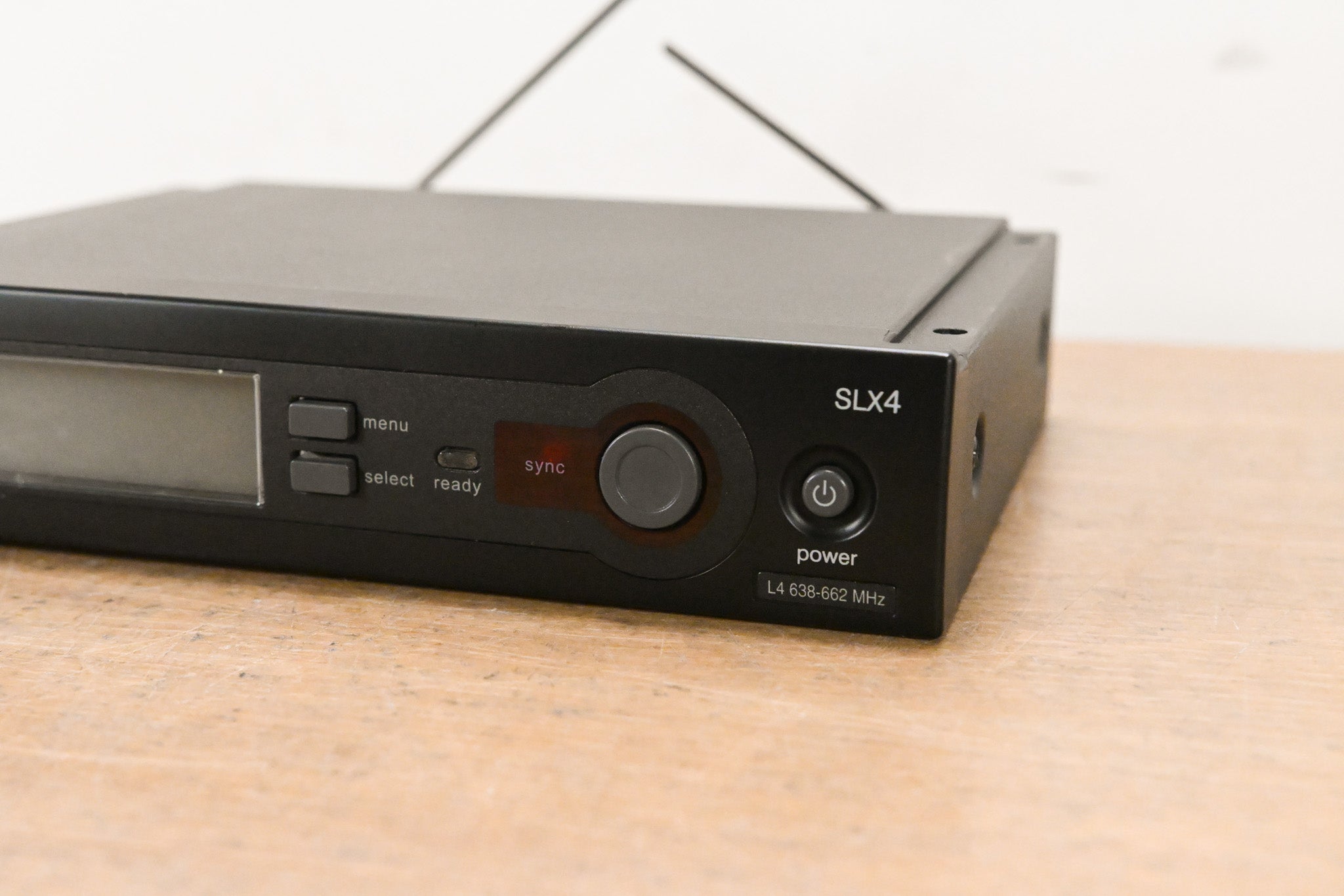 Shure SLX4 Wireless Receiver - L4 Band: 638-662 MHz (NO POWER SUPPLY)