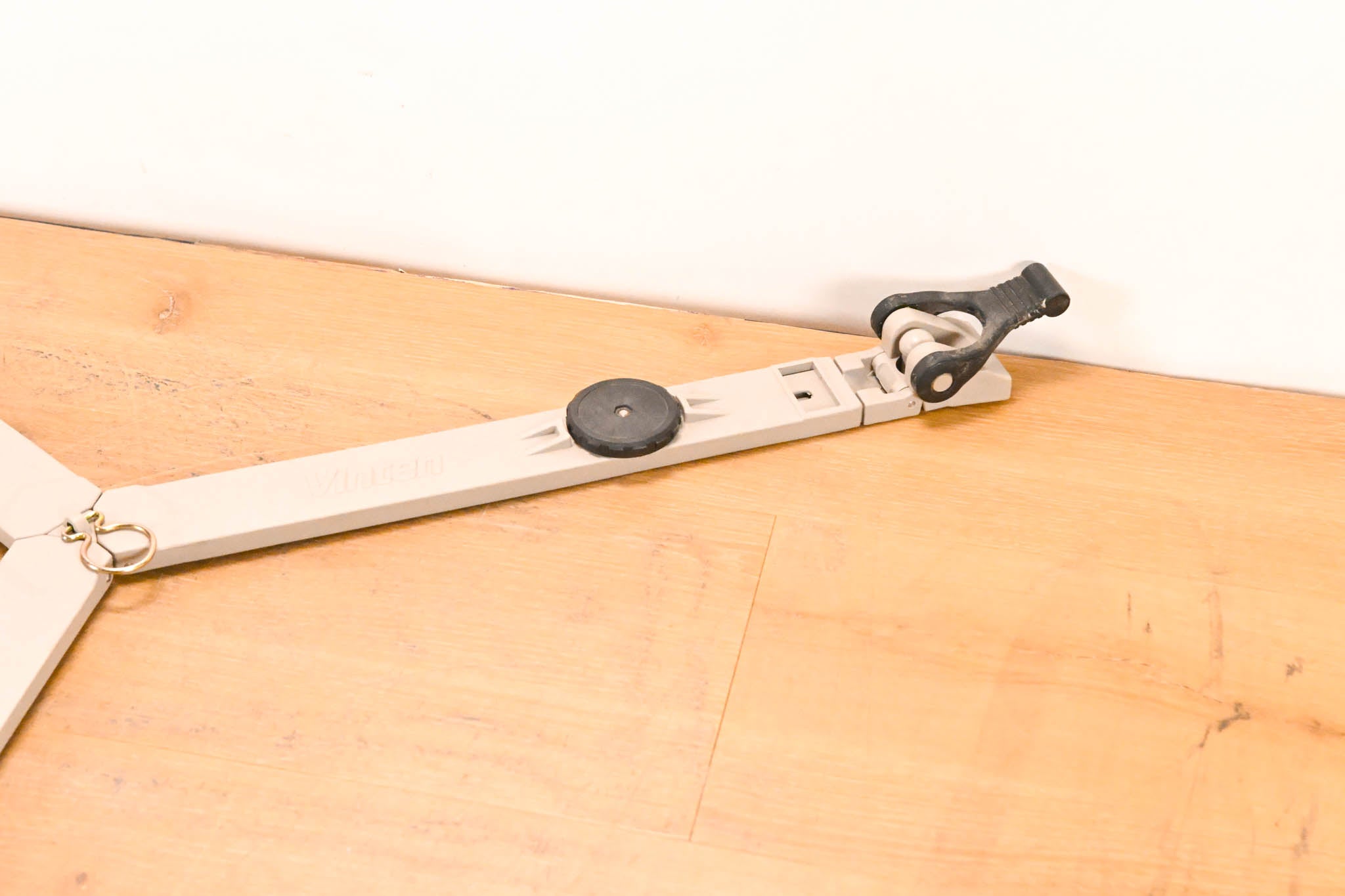 Vinten 3363-3 Lightweight Floor Tripod Spreader
