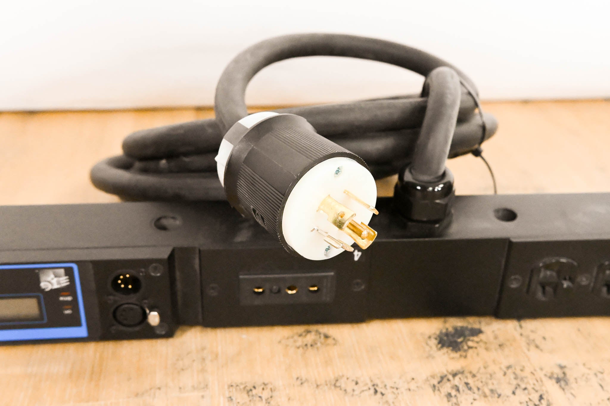ETC SB6-10M 6 x 10A (1200W) SmartBar with Stage Pin Connectors