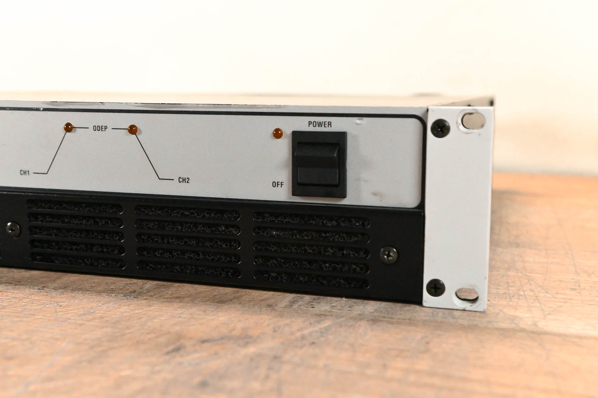 Crown Micro-Tech 2400 2-Channel Power Amplifier