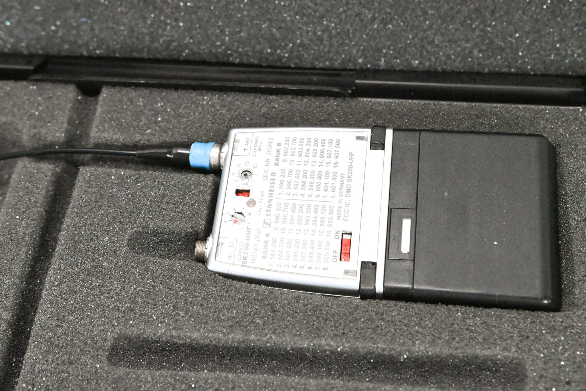 Sennheiser EM 3032-U Mikroport Receiver w/ SK250 Bodypacks 584-608 MHz