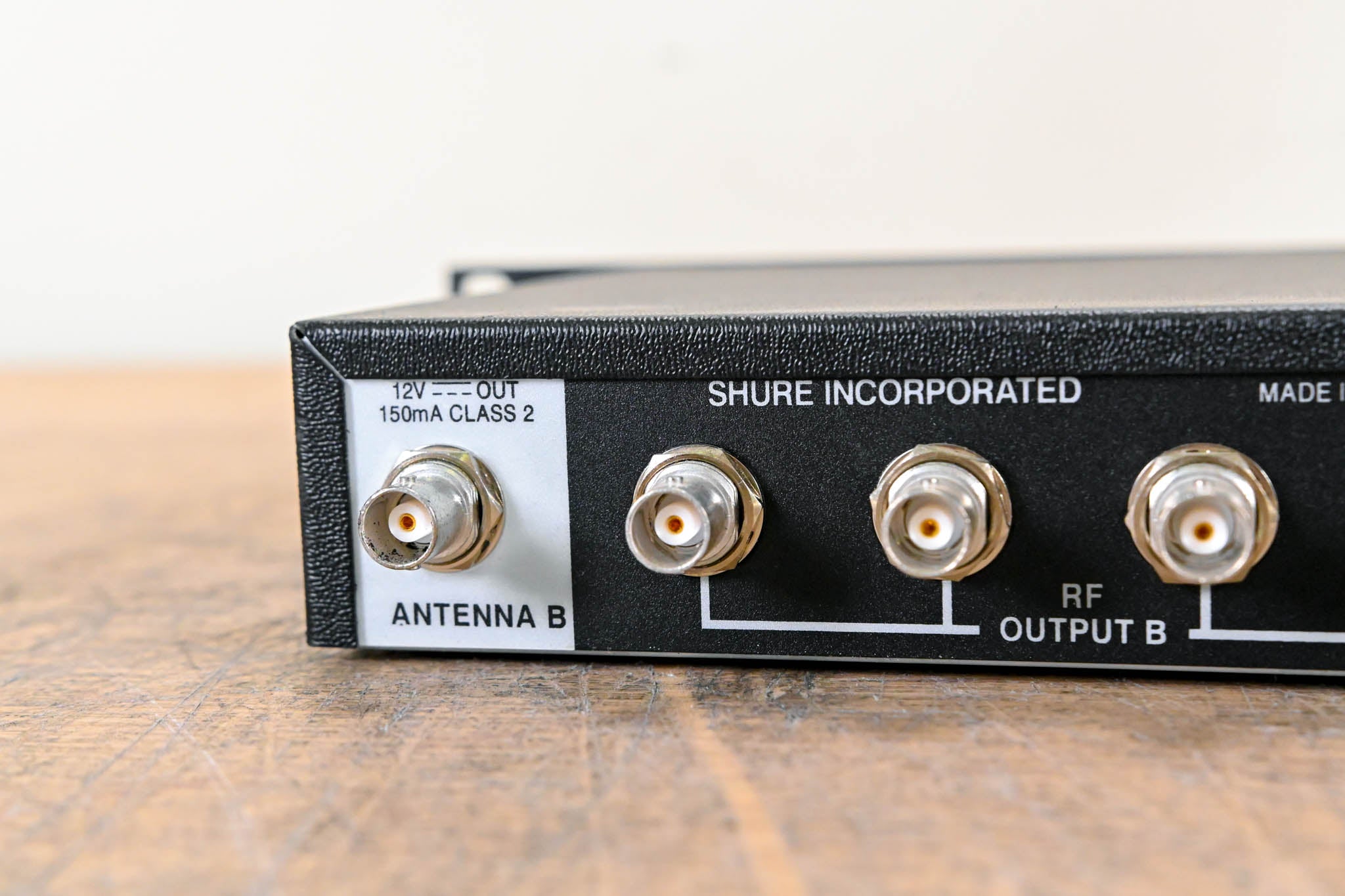 Shure UA844SWB Antenna Distribution System - 470-952 MHz NO POWER SUPPLY