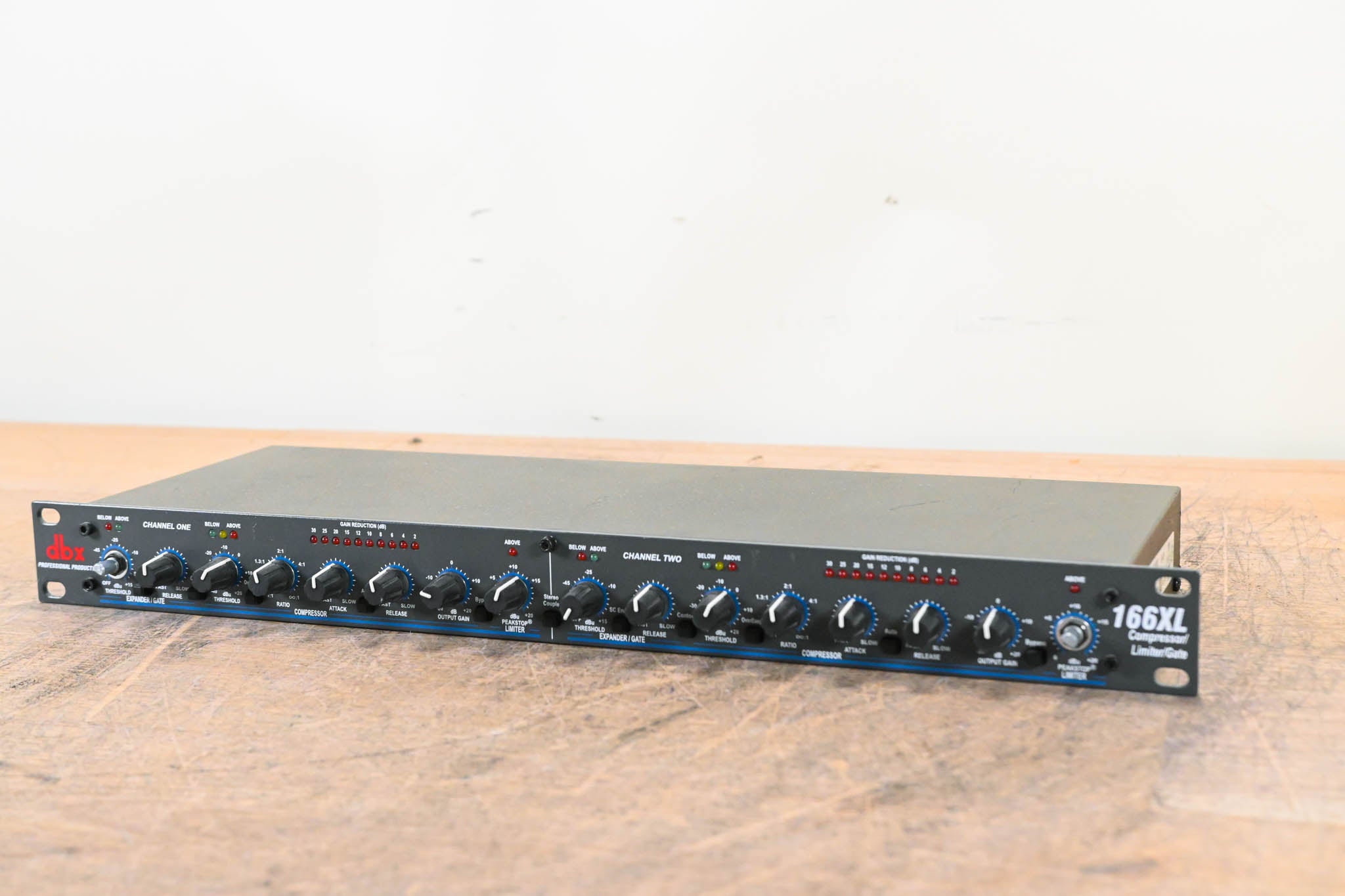 dbx 166XL 2-Channel Compressor/Limiter/Gate