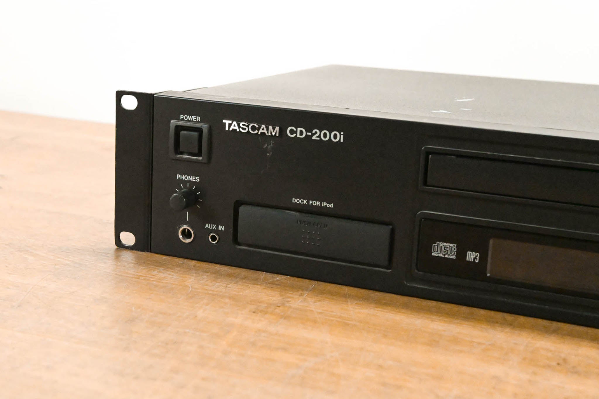 TASCAM CD-200i Rackmountable CD Player with iPod Dock