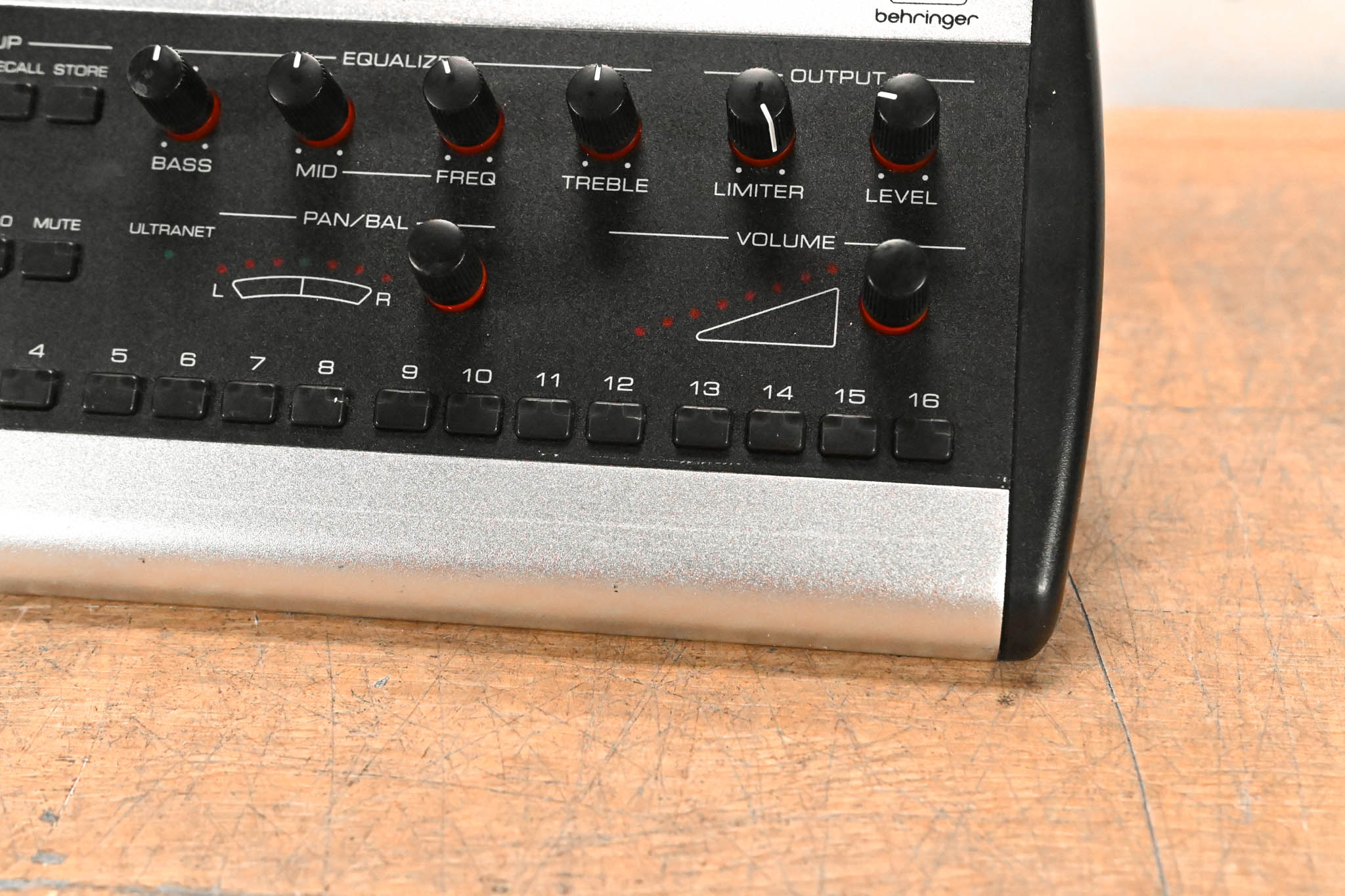 Behringer Powerplay P16-M 16-Channel Digital Personal Mixer