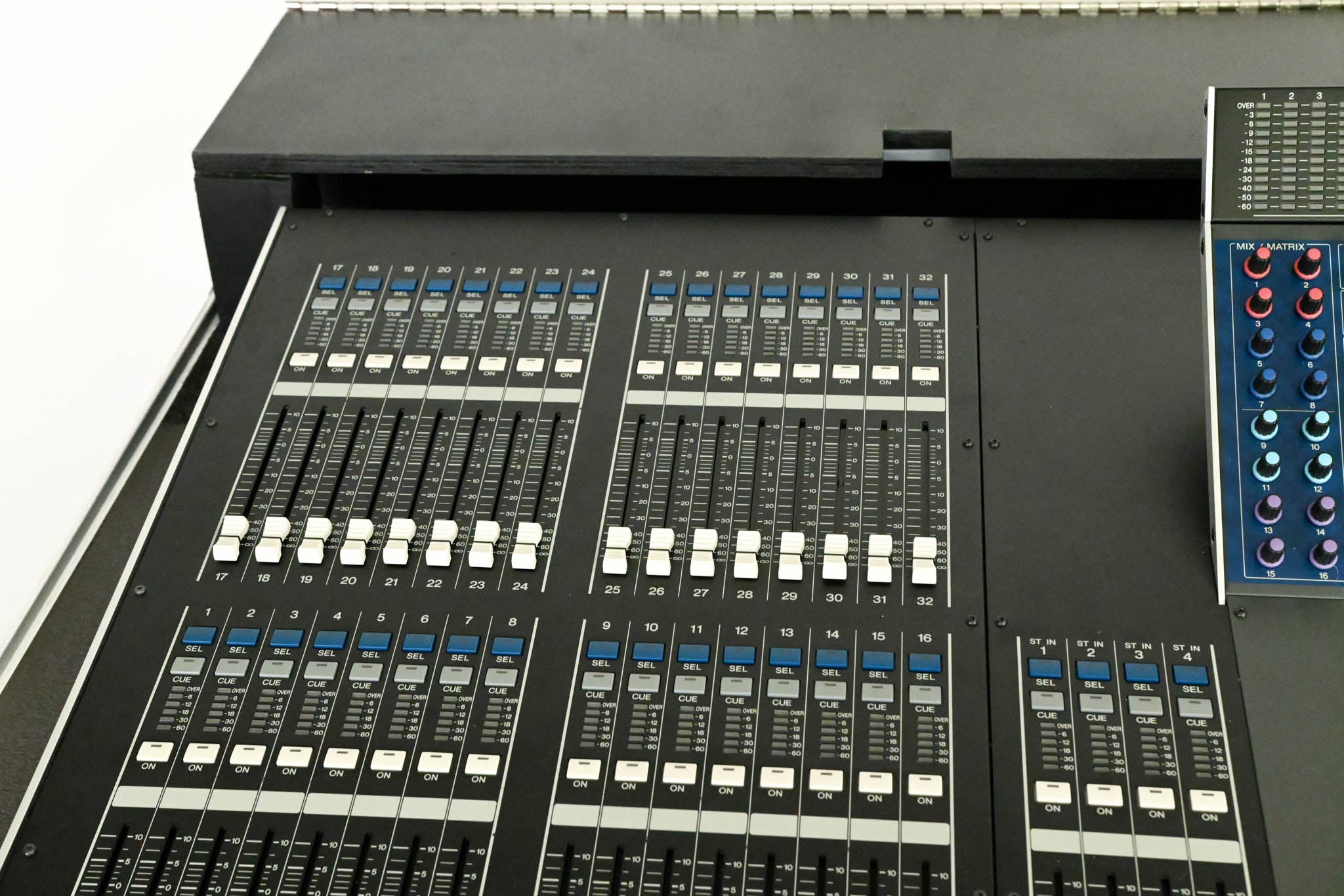 Yamaha M7CL-48 48-Channel Digital Audio Mixing Console with Road Case