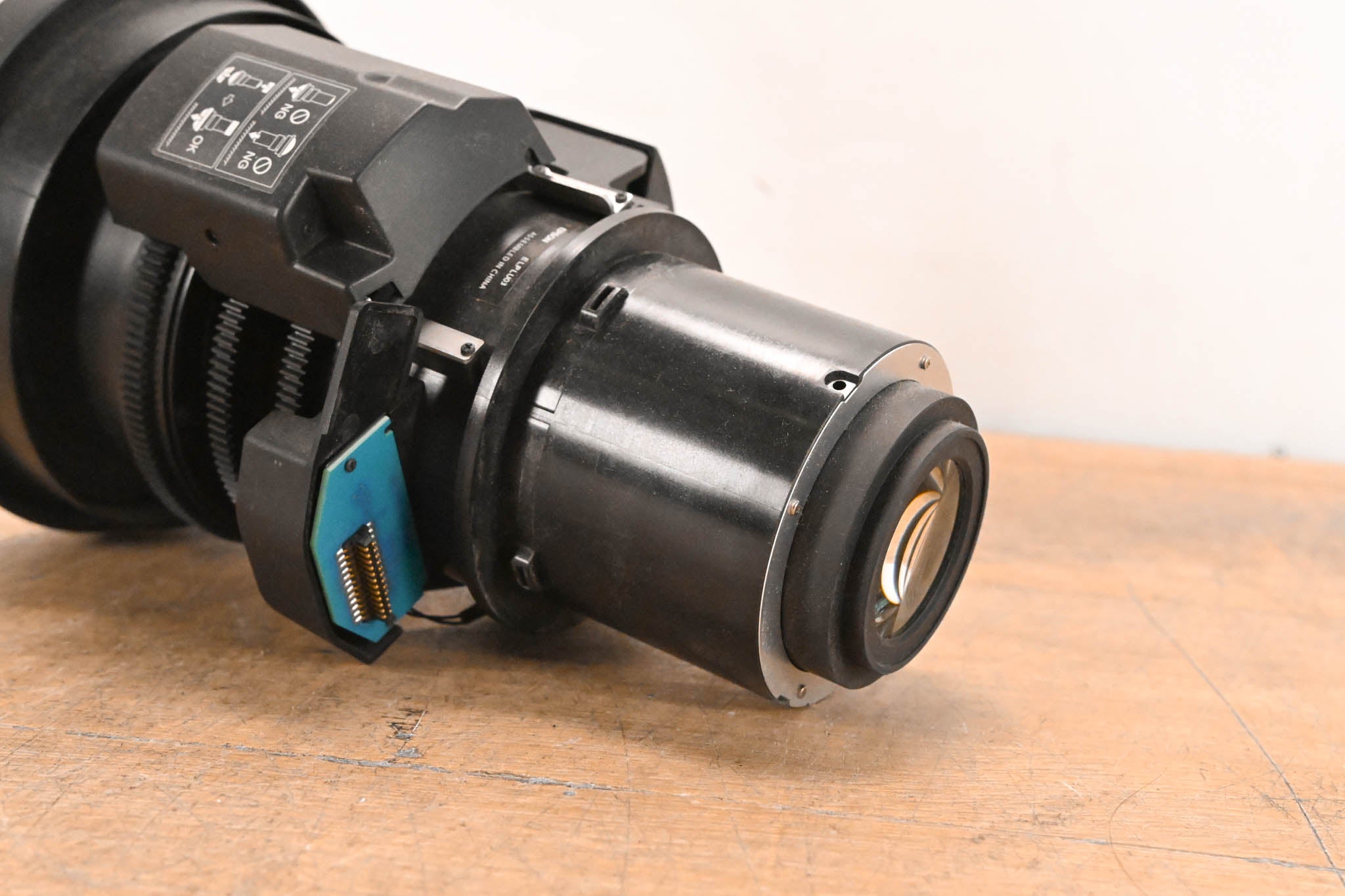 Epson ELPLU03 Wide Short Throw Zoom Lens #1